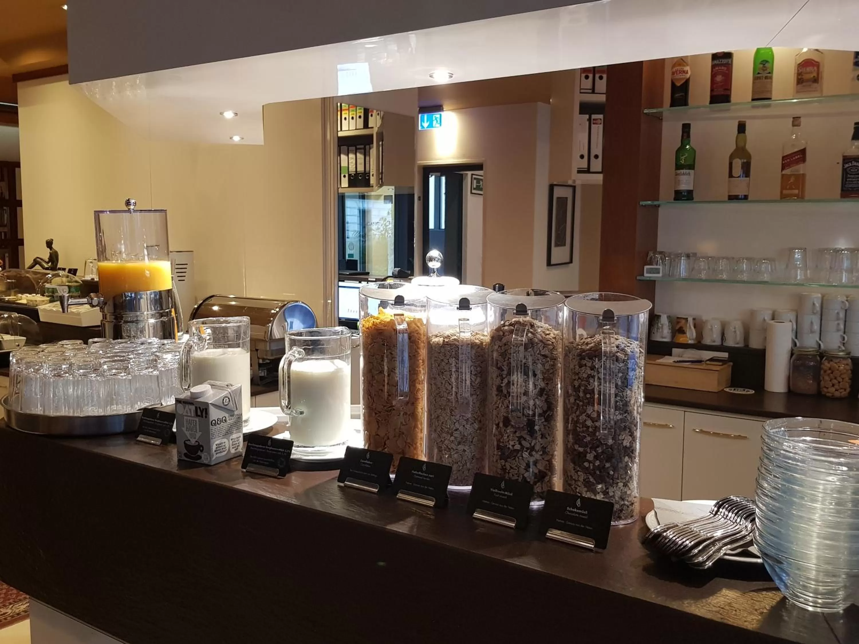 Breakfast in Hotel Altmünchen by Blattl