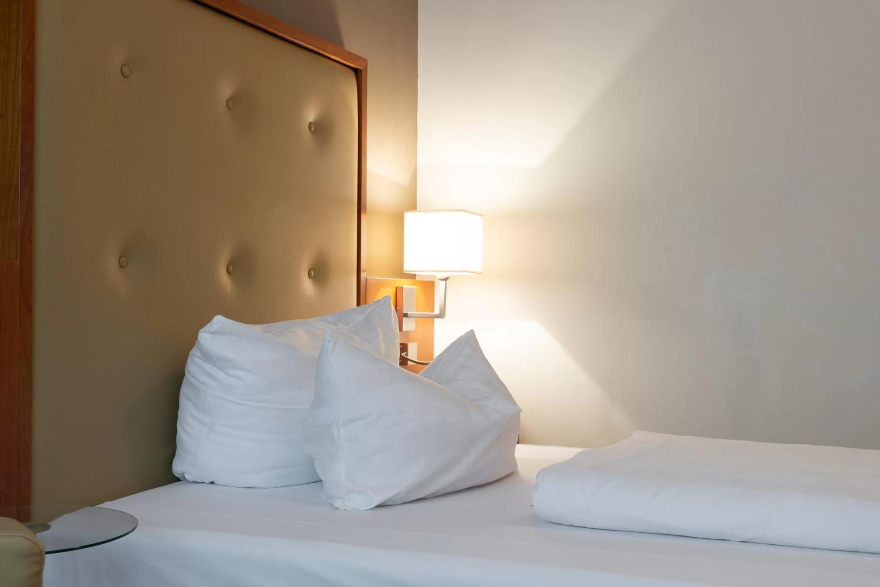 Bedroom, Bed in Hotel Am Blauen Wunder