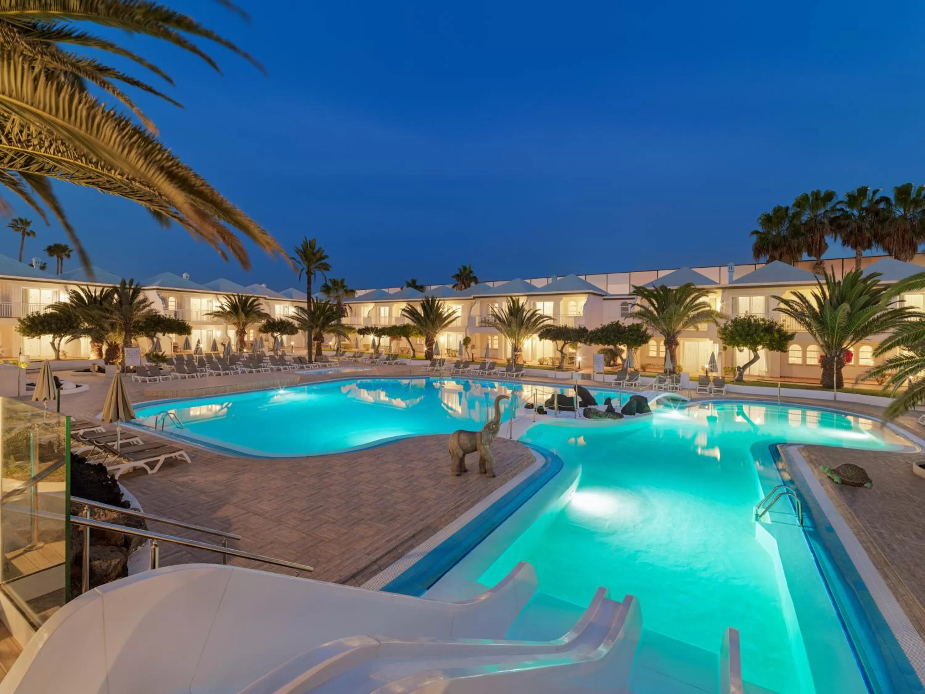 Swimming pool in H10 Ocean Suites