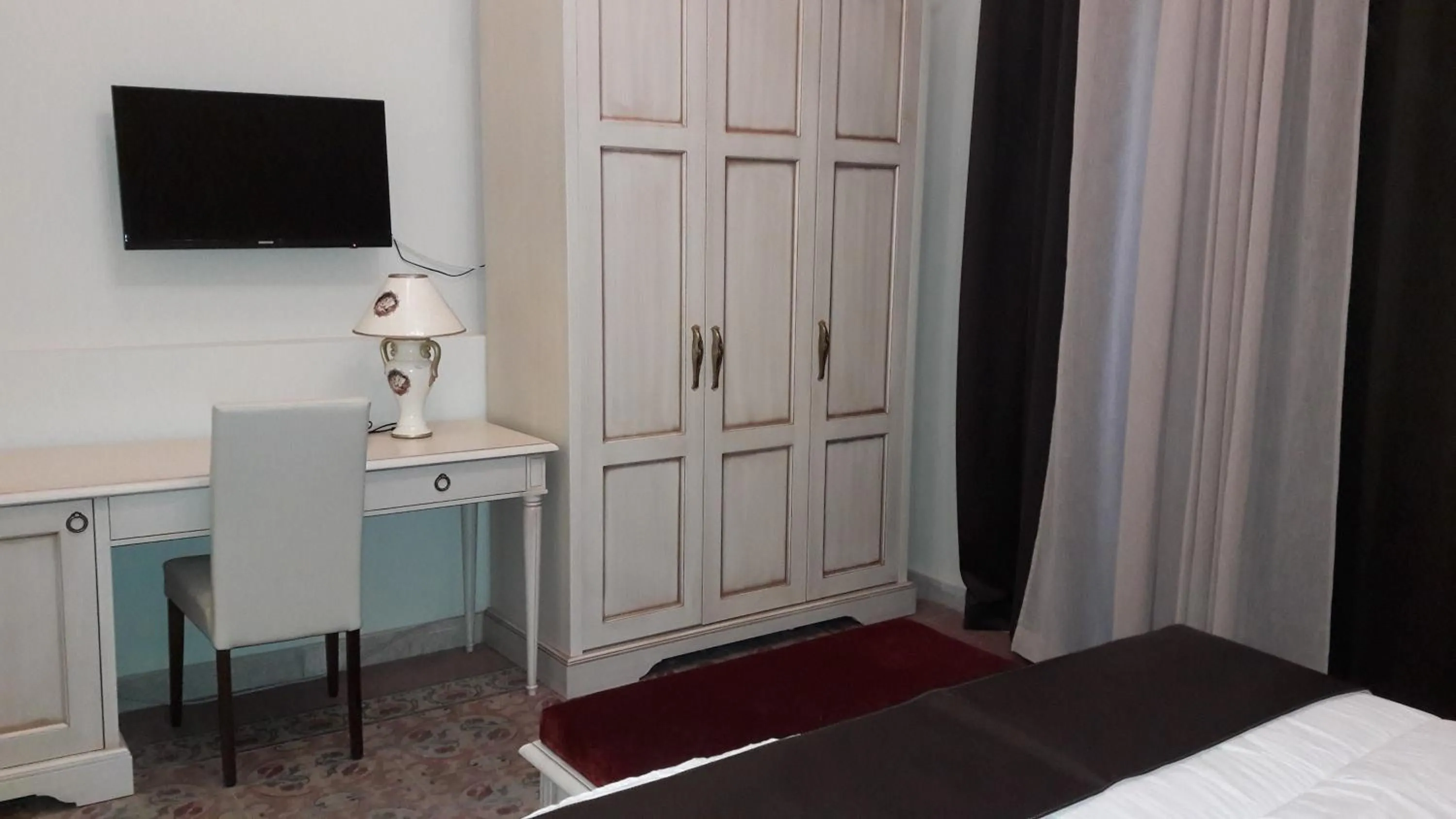 Decorative detail, Bed in Umberto House Catania