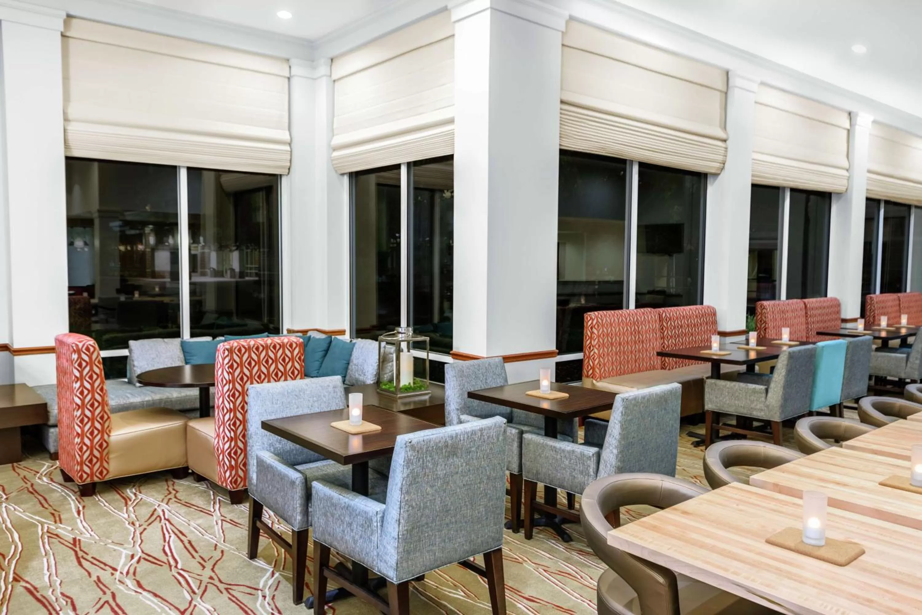 Lobby or reception in Hilton Garden Inn Independence