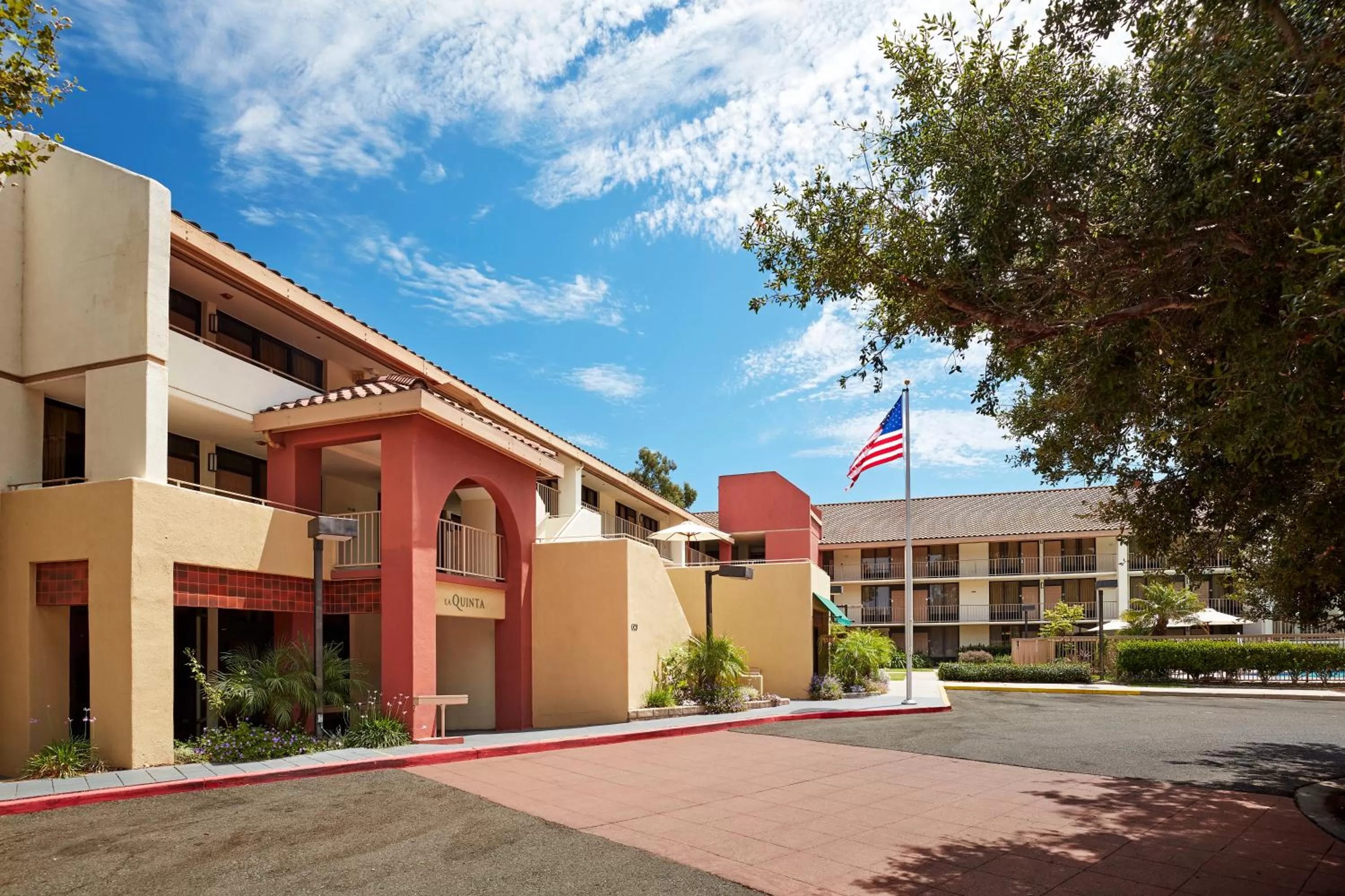 Property building in La Quinta by Wyndham Thousand Oaks-Newbury Park