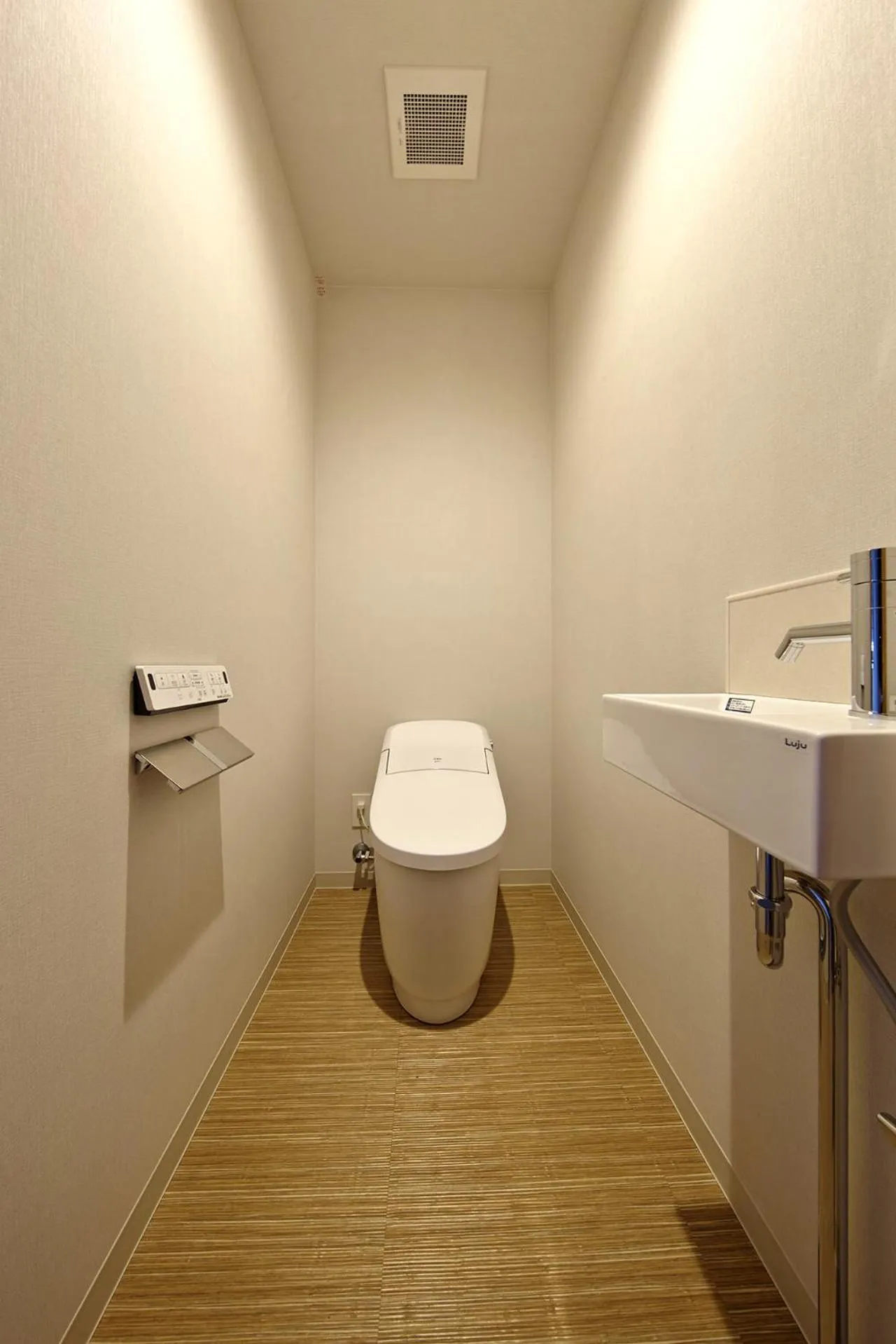 Toilet in Irori Kyoto Station Higashi-Honganji