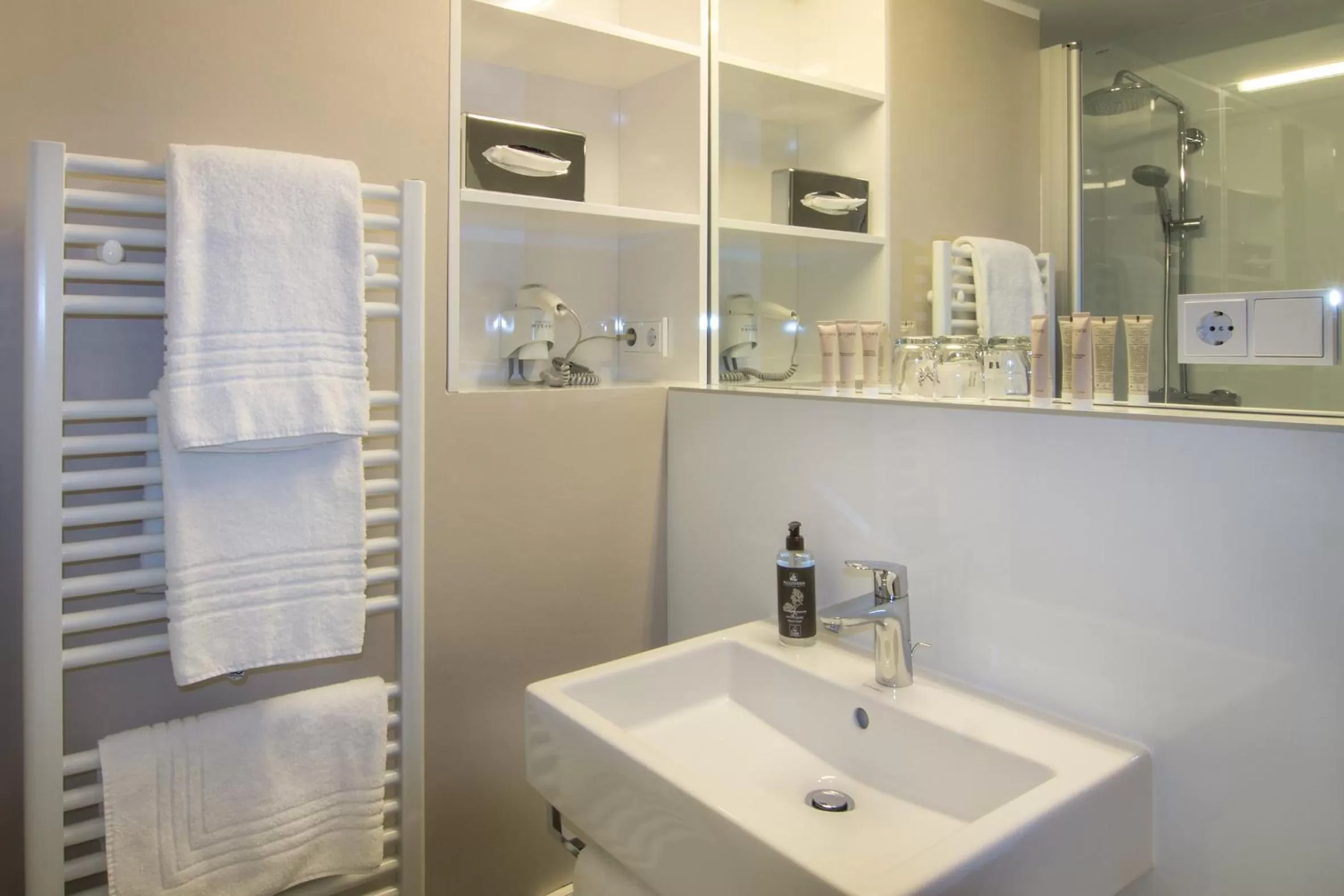 Bathroom in Downtown Vi Vadi Hotel