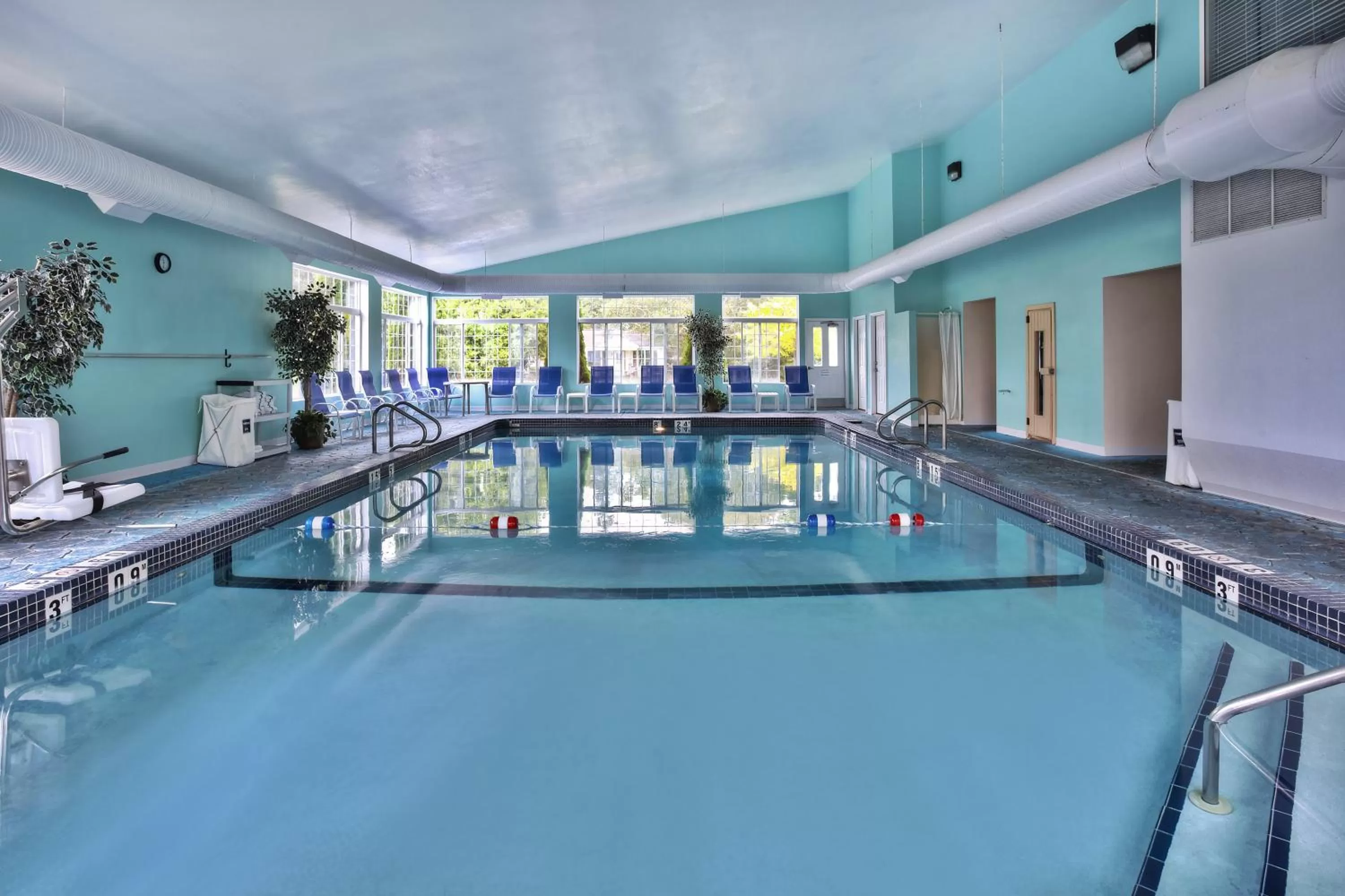 Swimming pool in Holiday Inn Express Mackinaw City by IHG