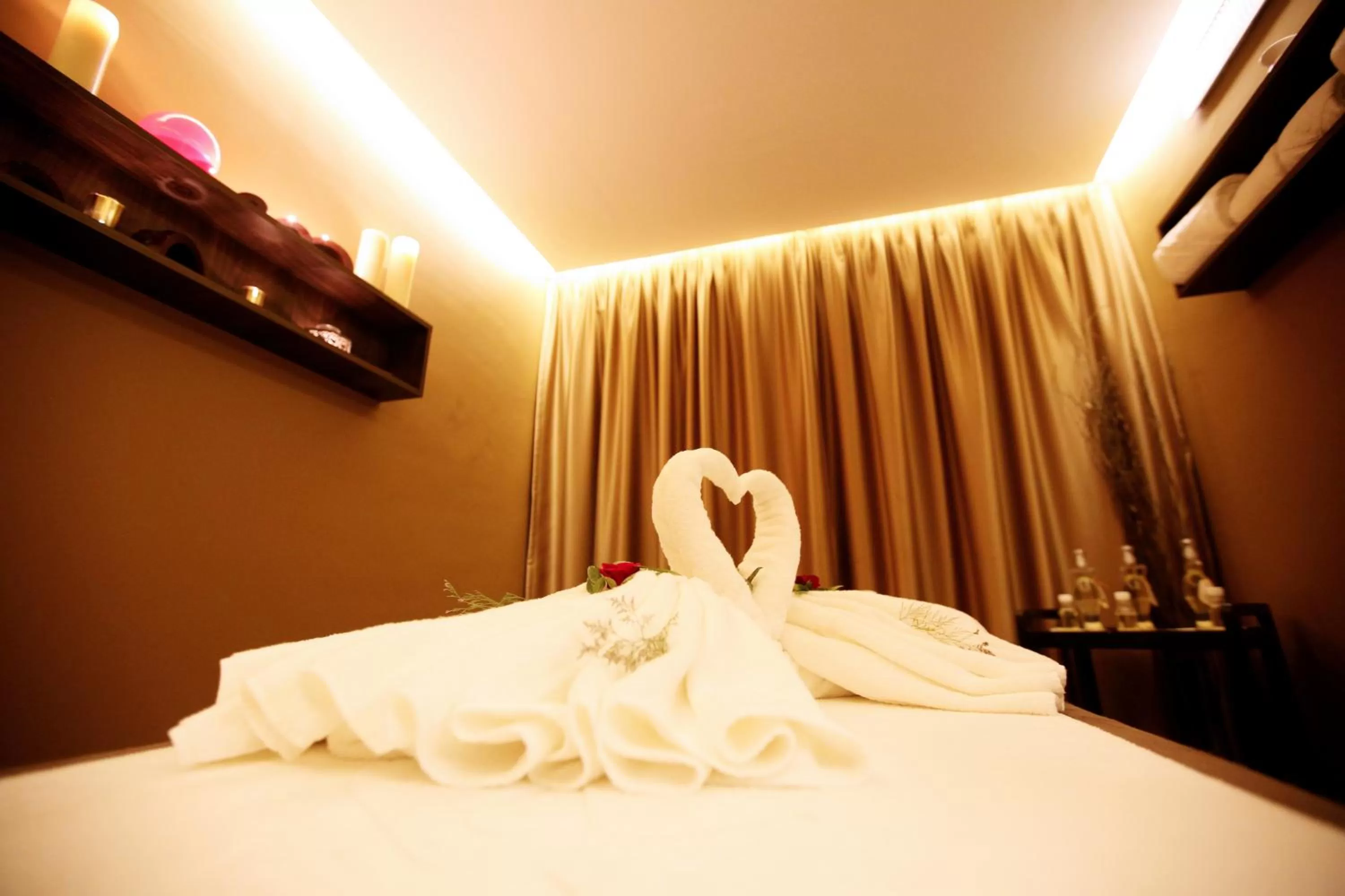 Massage, Bed in Radisson Hotel Sfax
