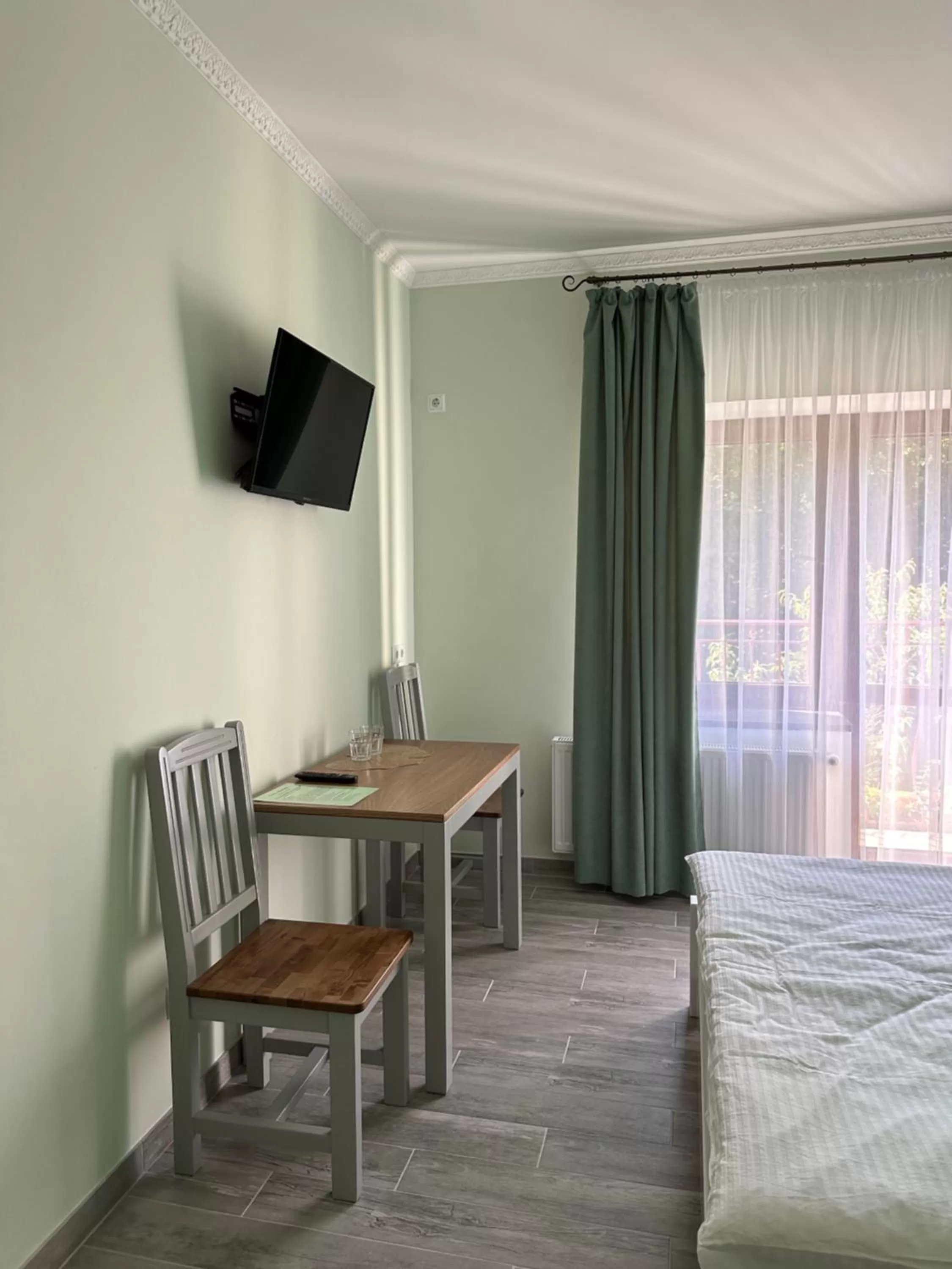 TV/Entertainment Center in Maestro