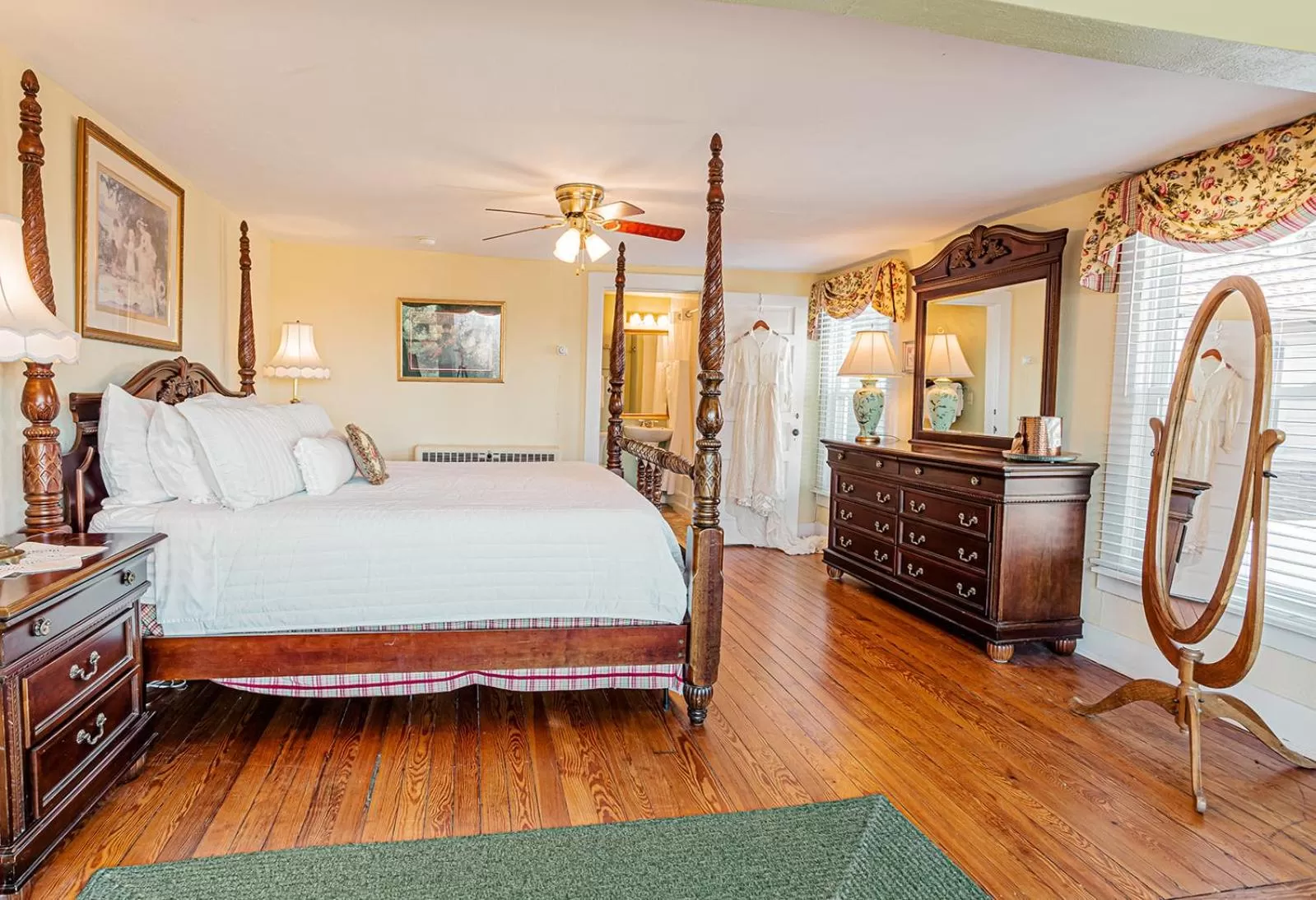 Bed in Echo Mountain Inn