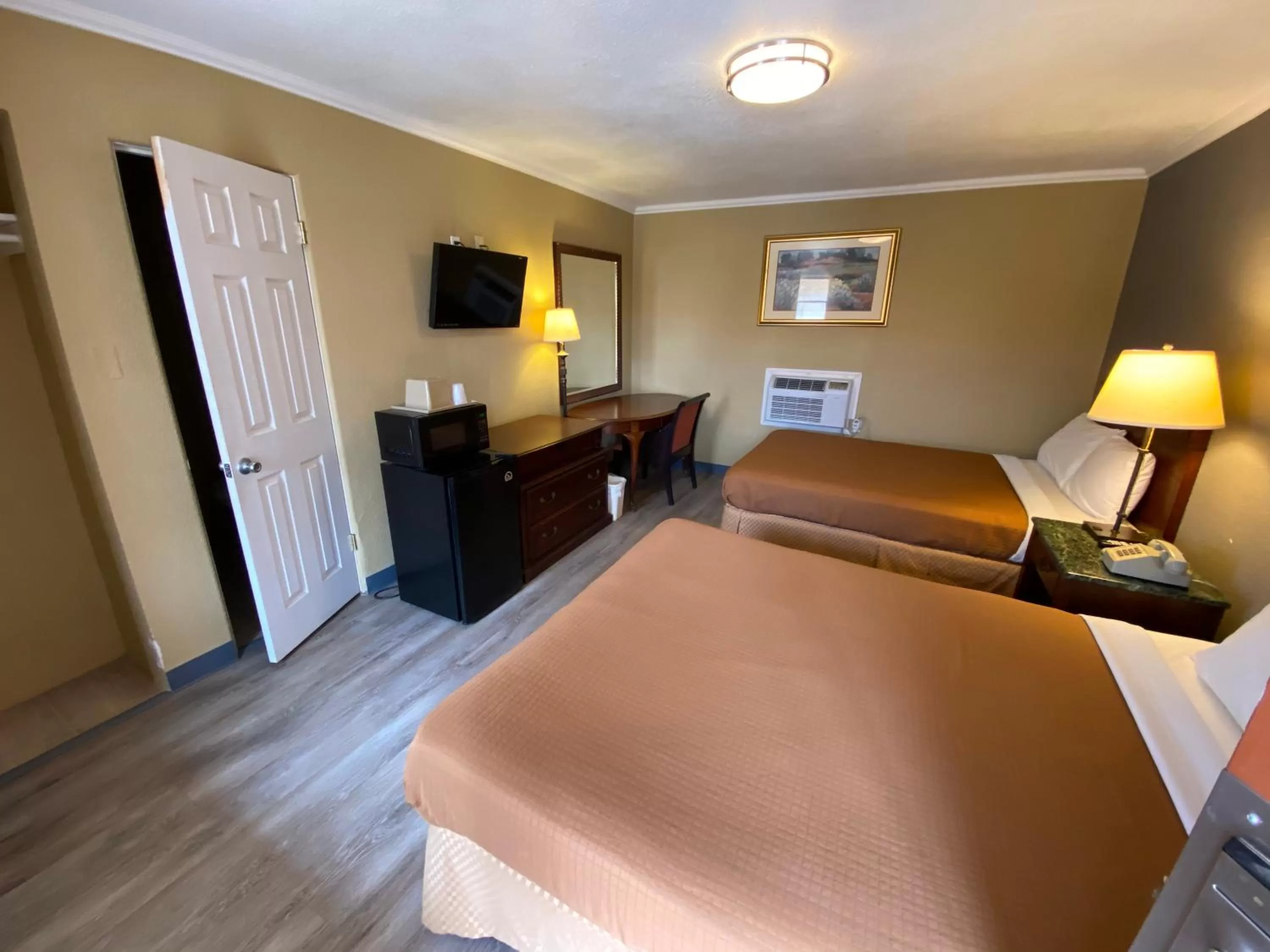 Bed in Travel Inn Snyder