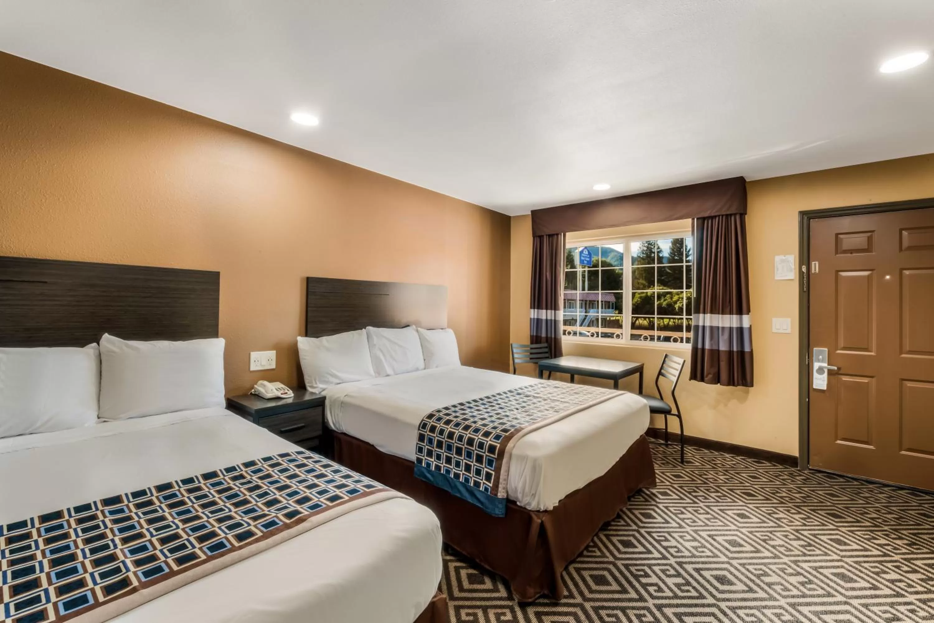 Bed in Americas Best Value Inn - Ukiah