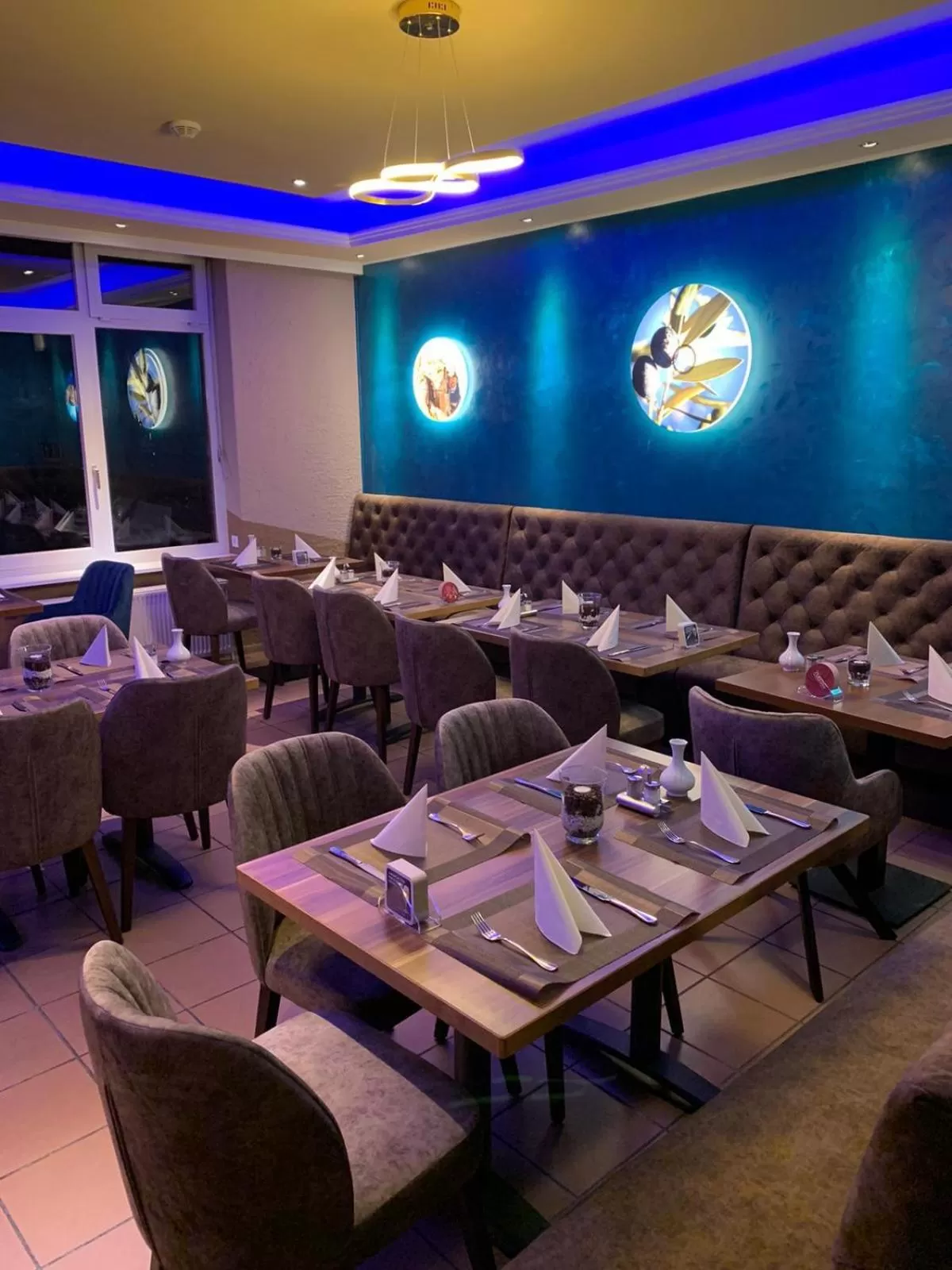 Restaurant/places to eat in Achilleon III