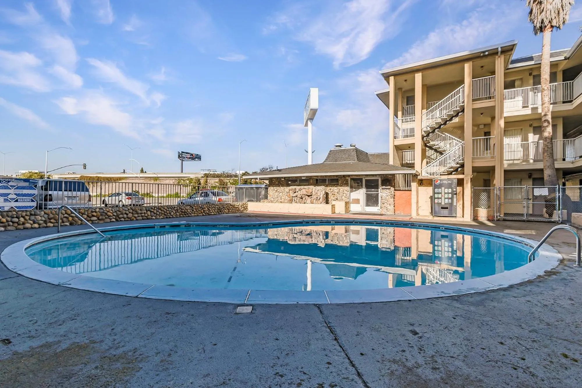 Swimming pool in Heritage Inn Express Hayward
