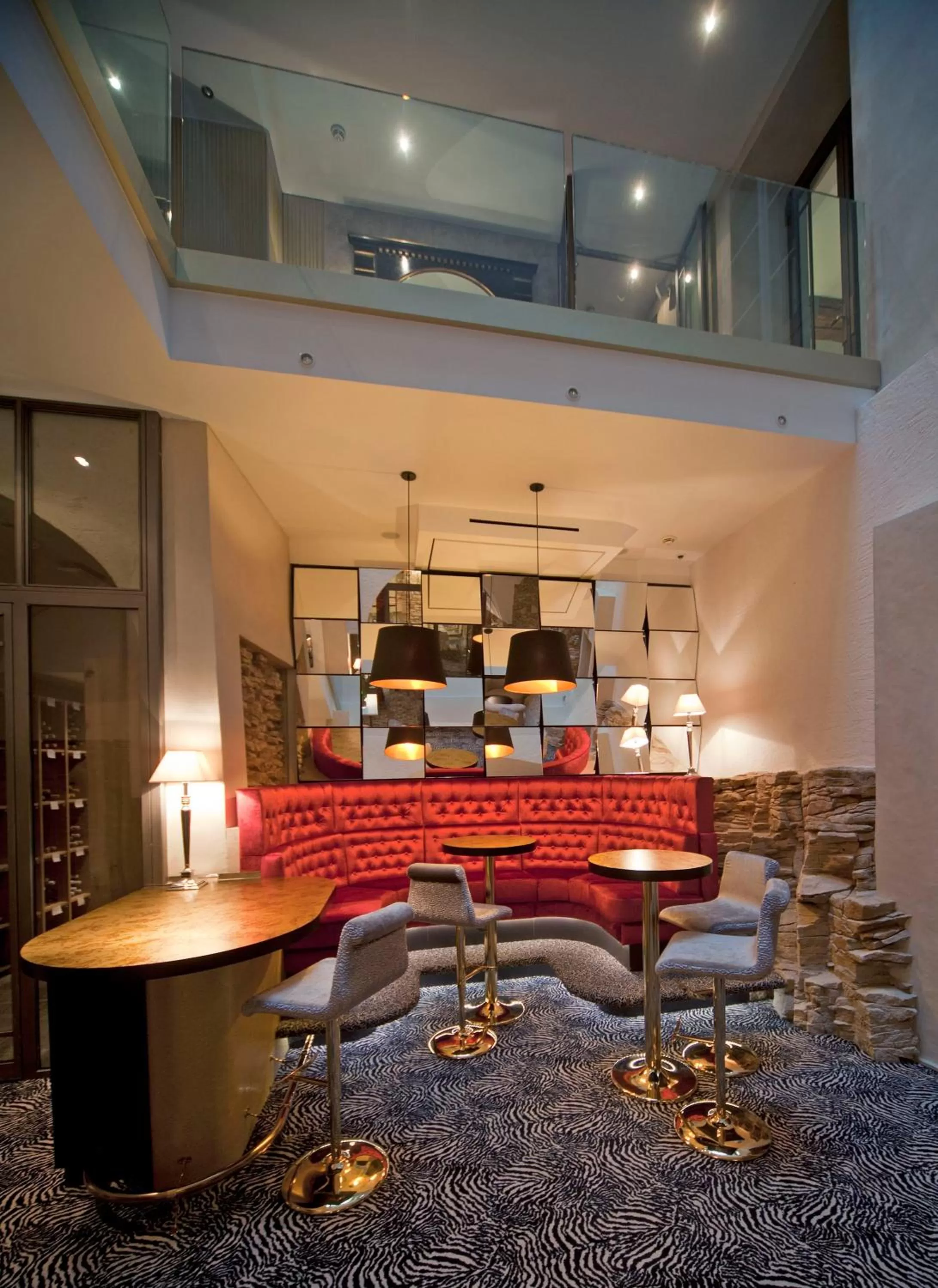 Lounge or bar in Hotel Le Place d'Armes - Relais & Châteaux