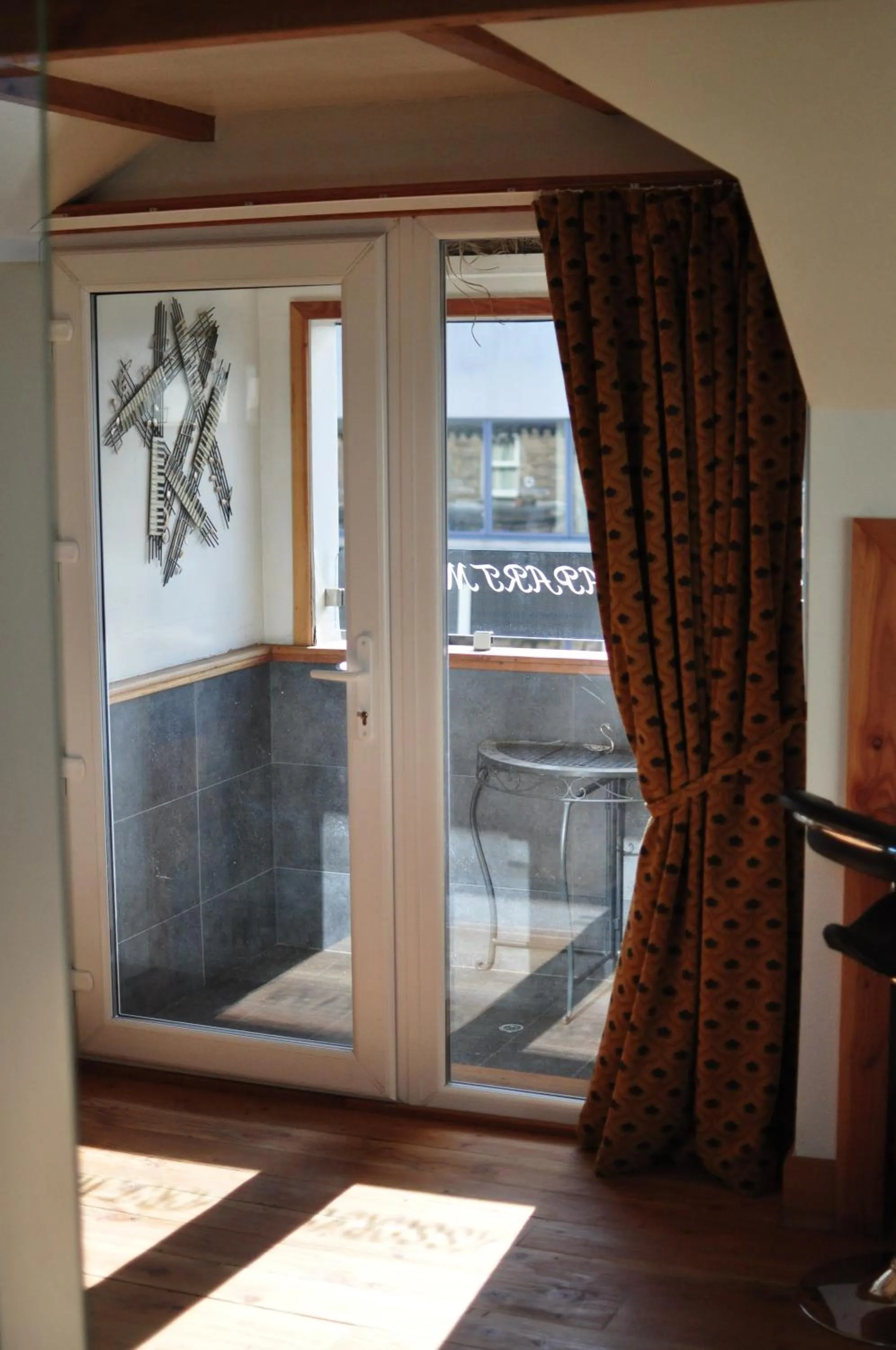 Penthouse Studio Apartment with Balcony in The Inn at Cheltenham Parade