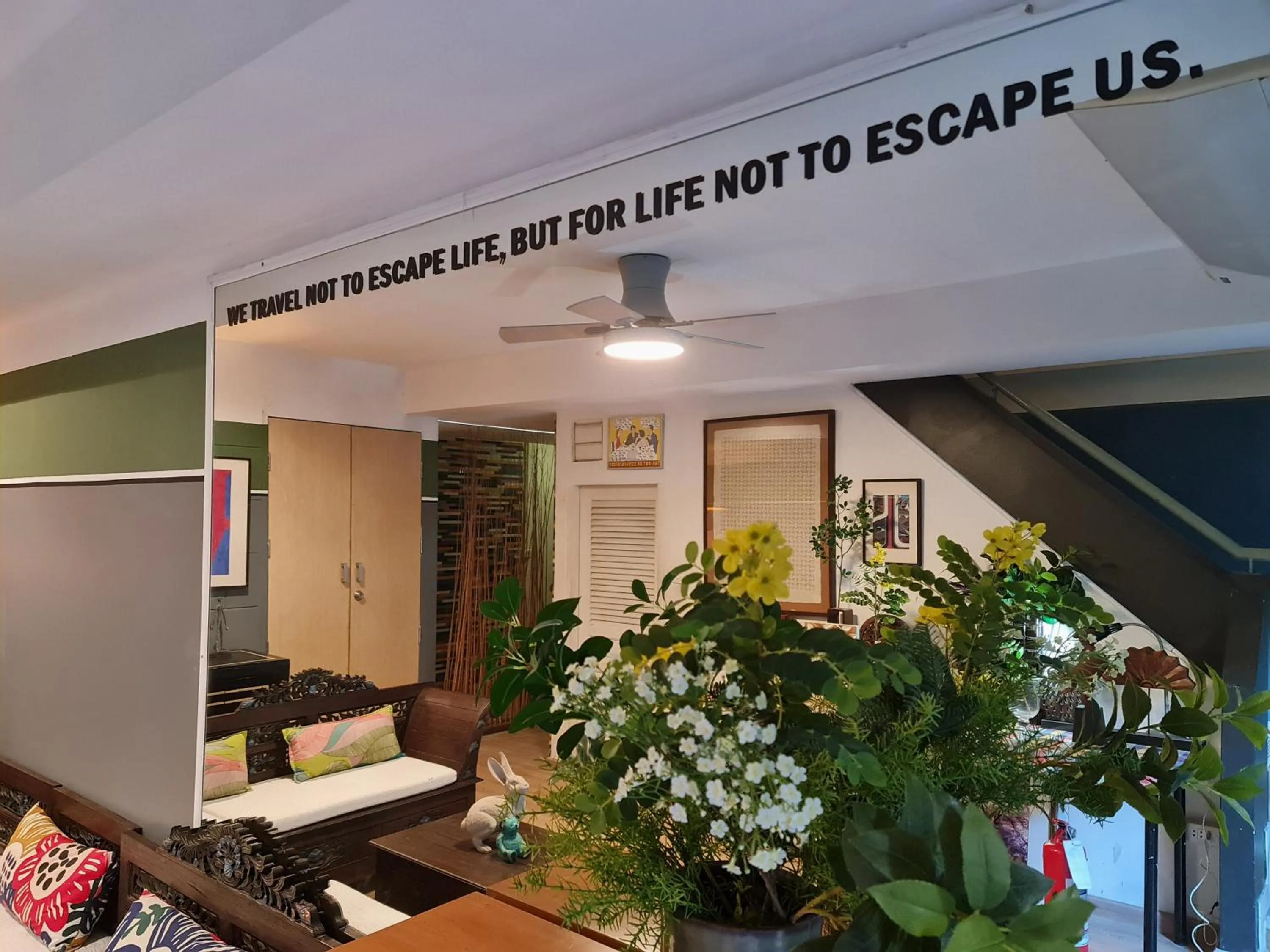 Seating area in Somewhere to Escape - Hometel