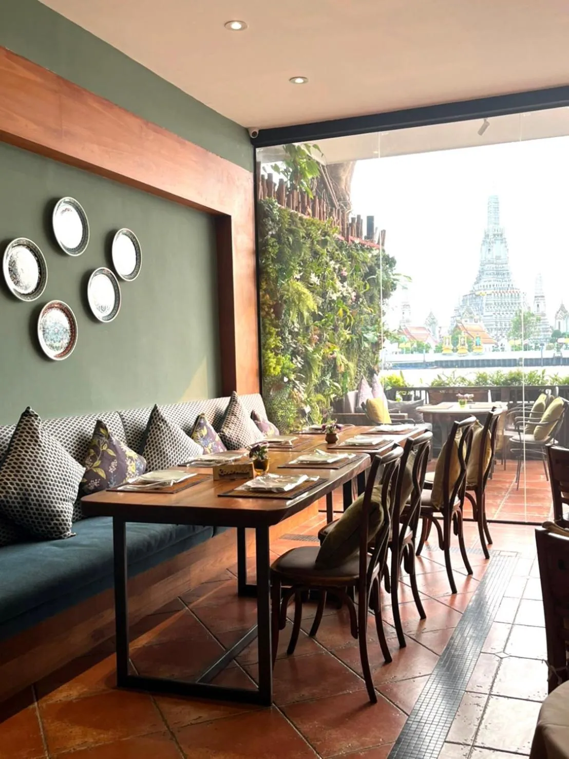 Restaurant/places to eat in Sala Arun