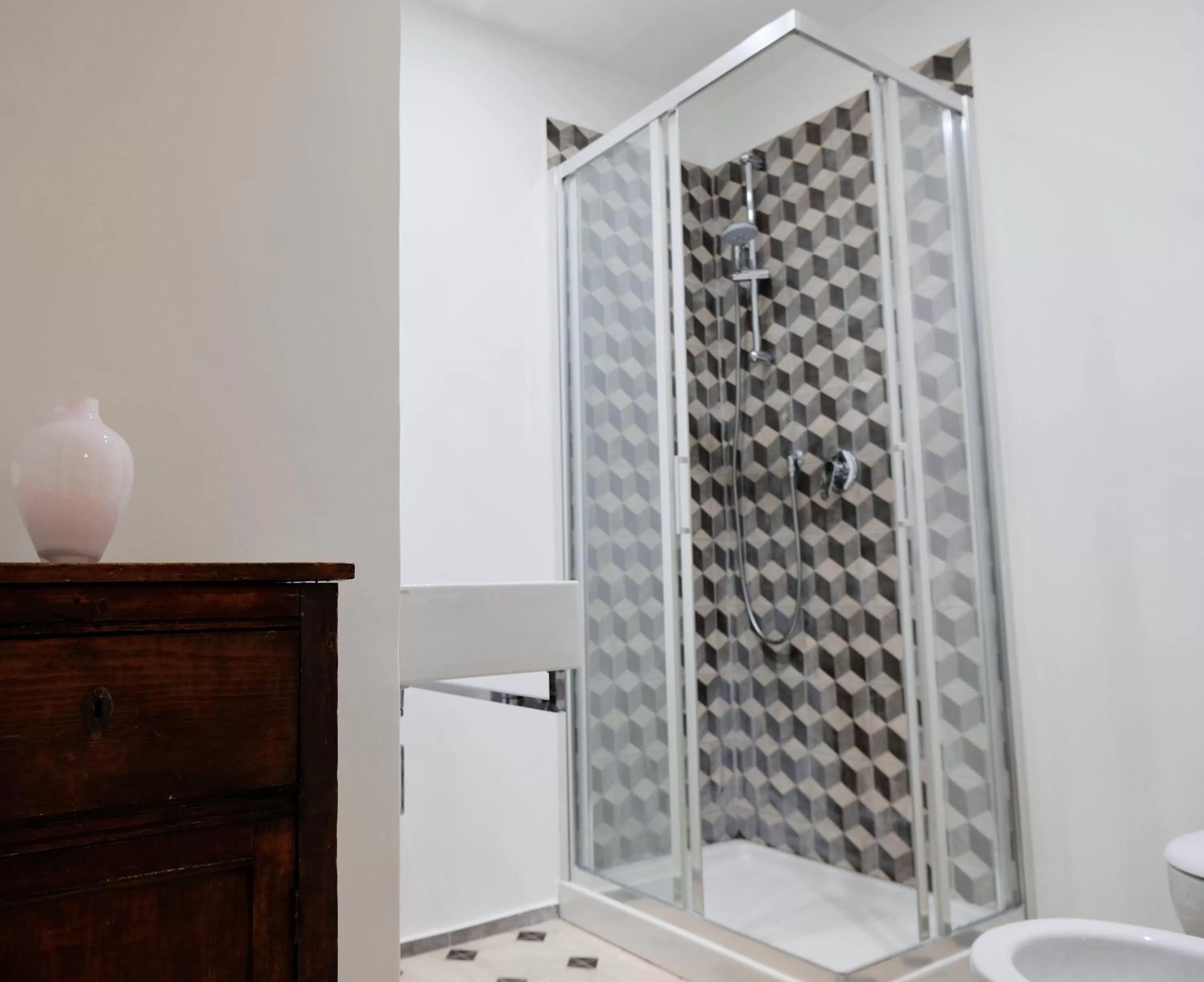 Shower, Bathroom in Viva Catania