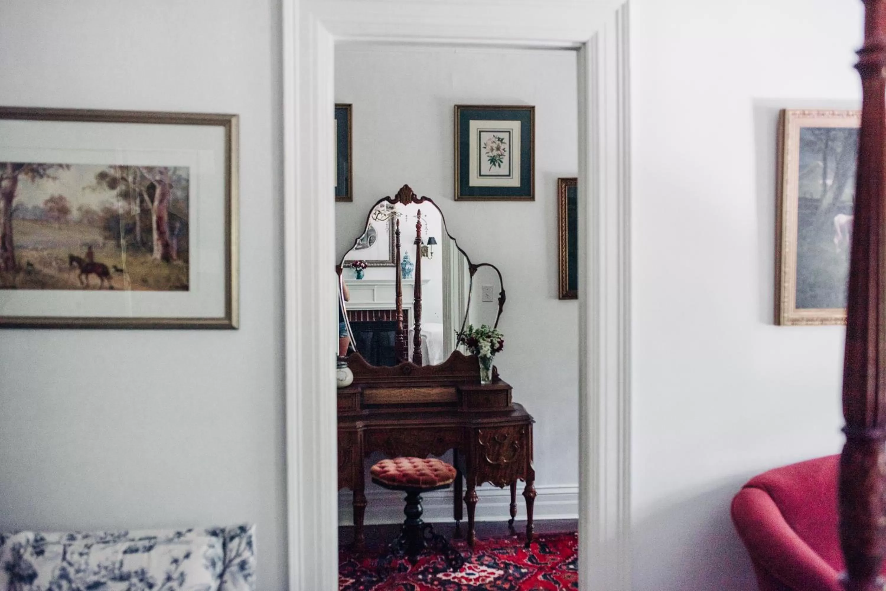 Seating area in Benn Conger Inn