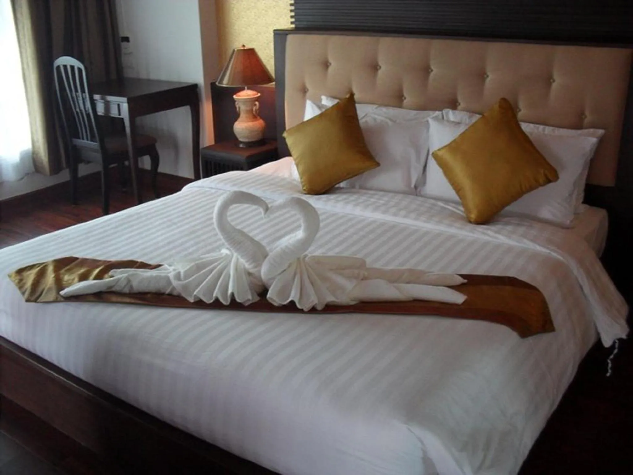Bed in Suvarnabhumi Suite Hotel