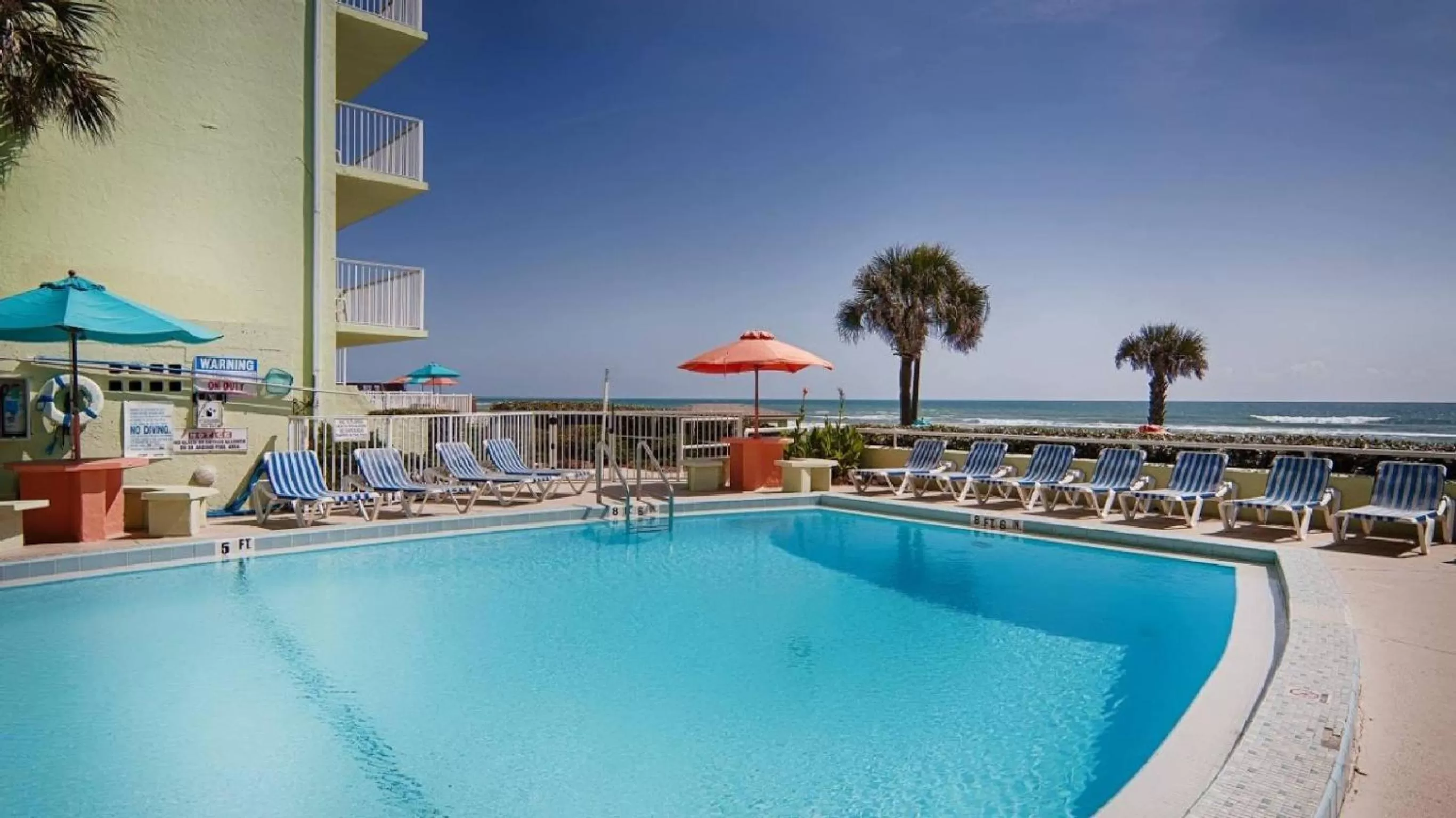 Swimming pool in El Caribe Resort and Conference Center