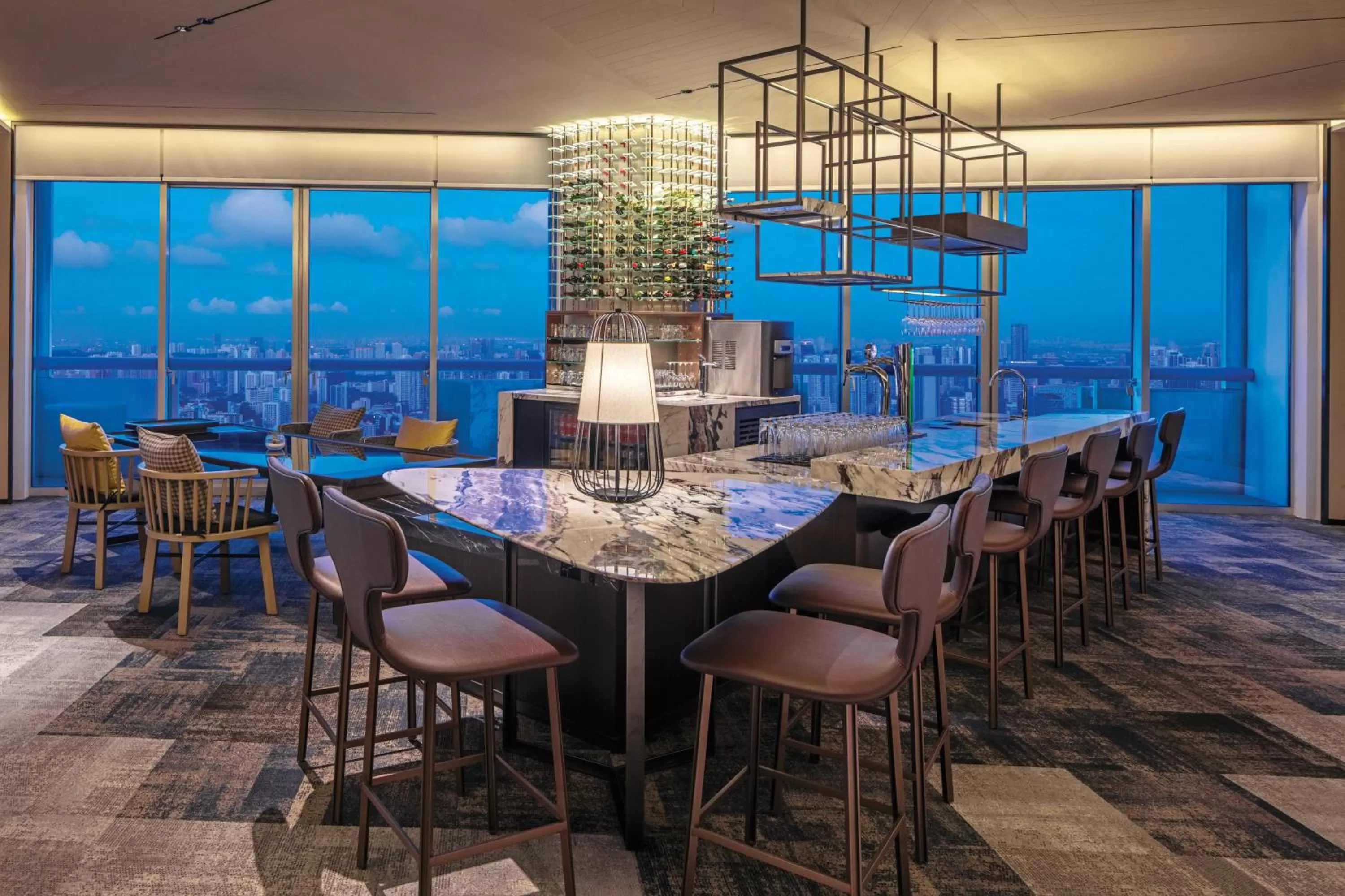 Lounge or bar in Swissotel The Stamford Singapore
