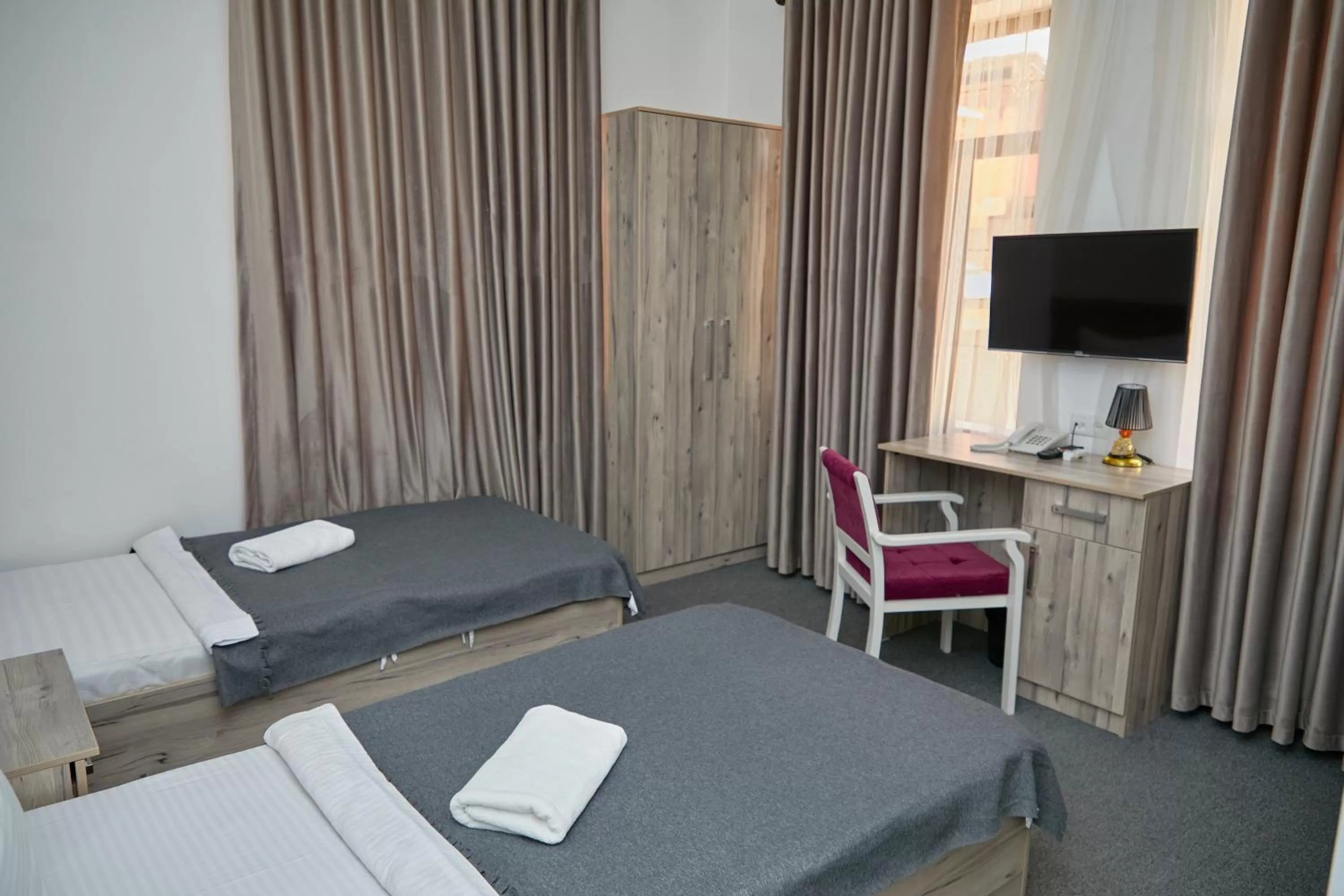 Bedroom, Bed in Hotel Muqaddas