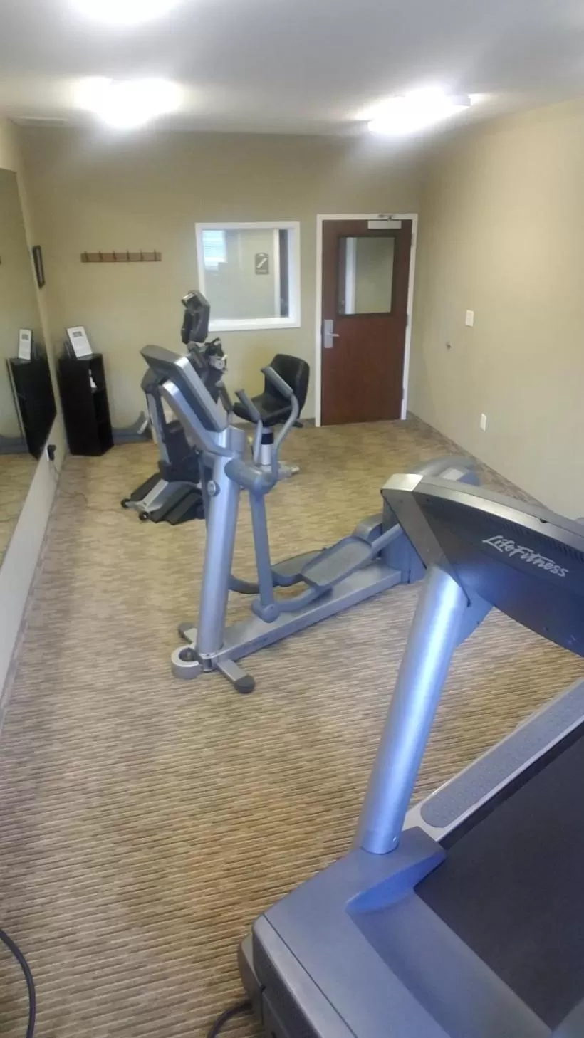 Fitness centre/facilities in Microtel Inn & Suites by Wyndham