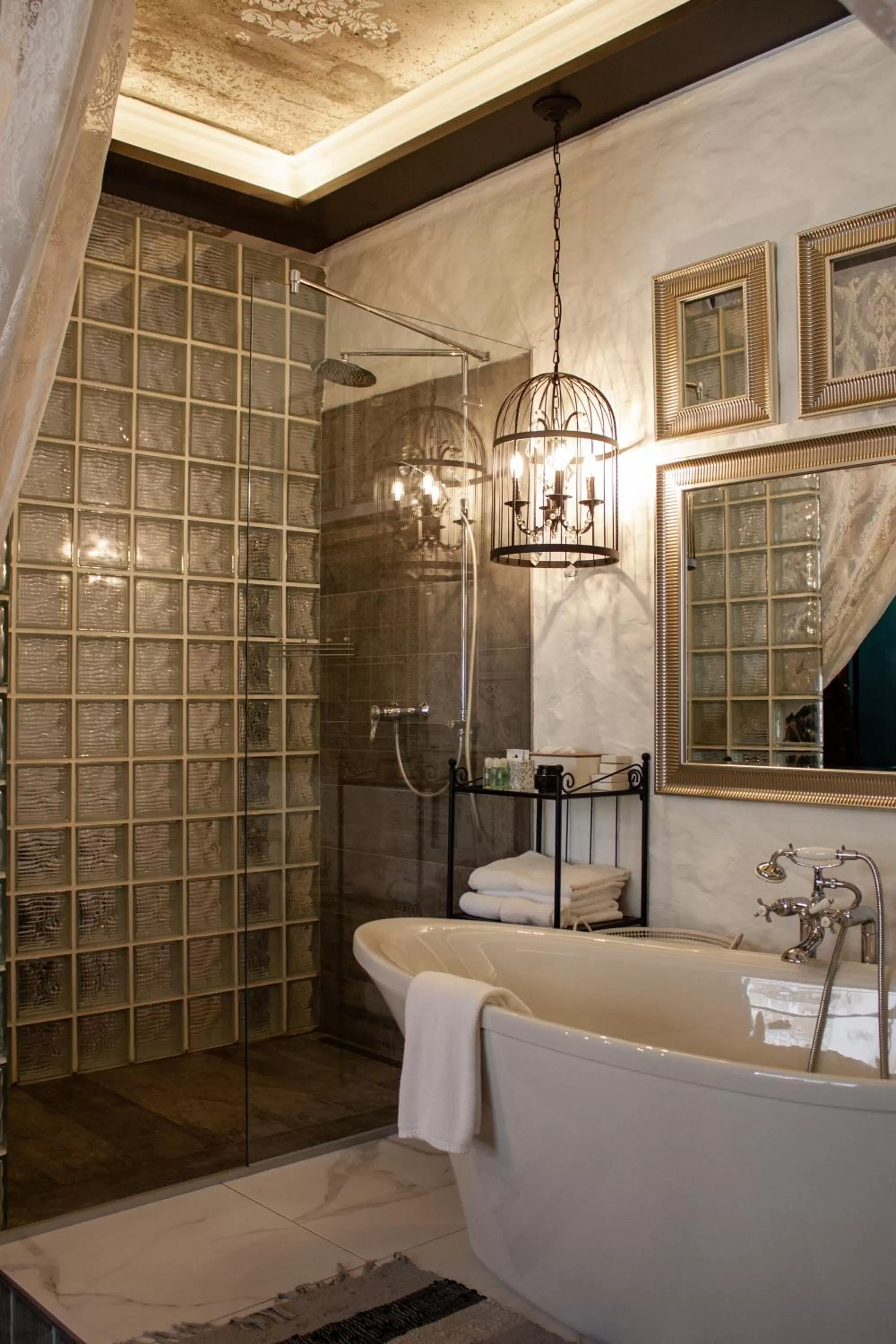 Bath in MaNNa Boutique Hotel