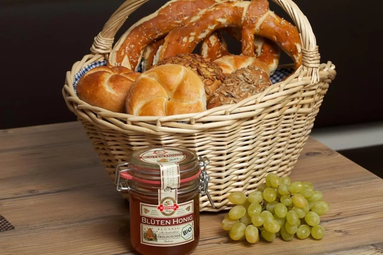 Buffet breakfast in Lohauserhof - Biohof und Hotel