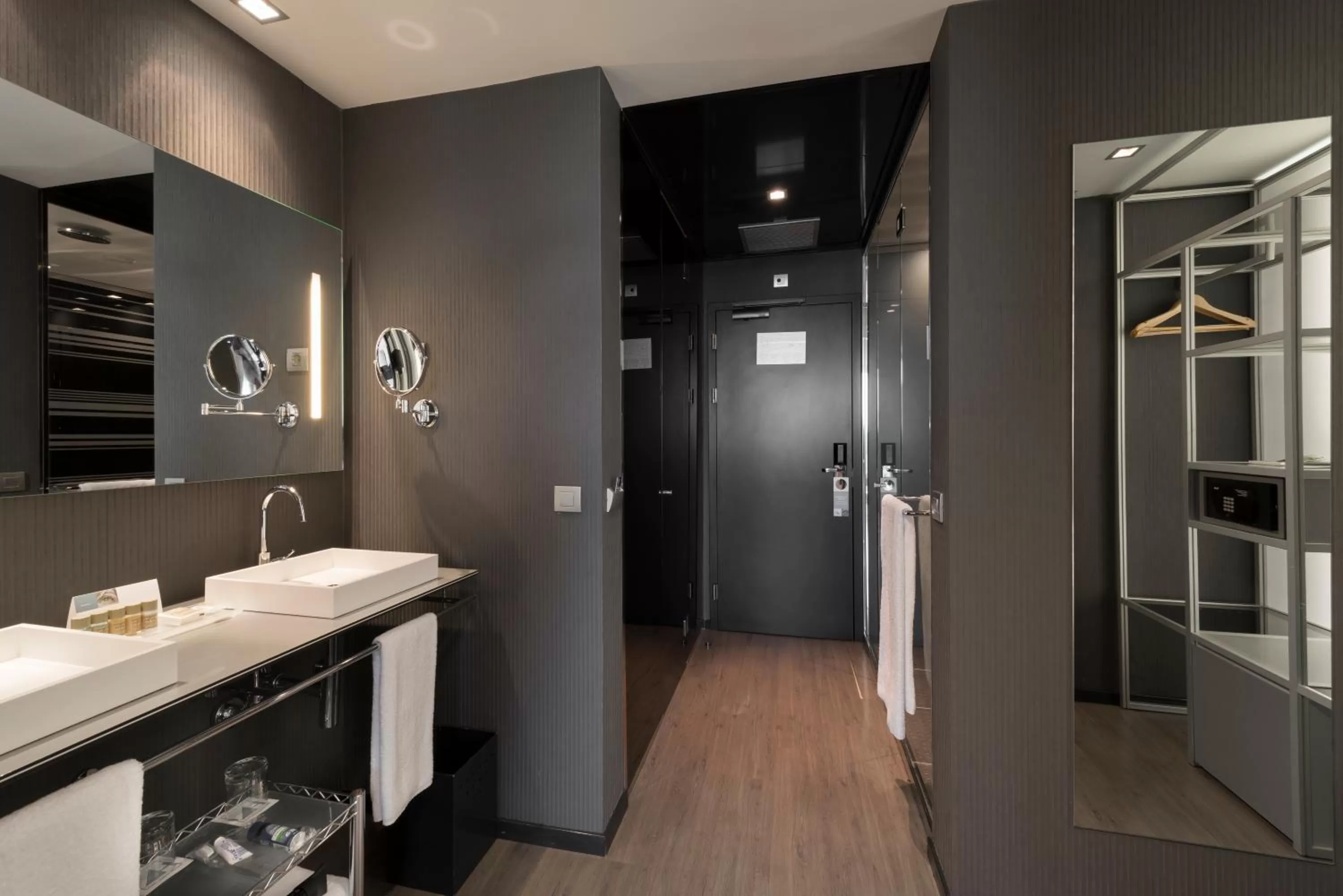 Shower in Eurostars Palace