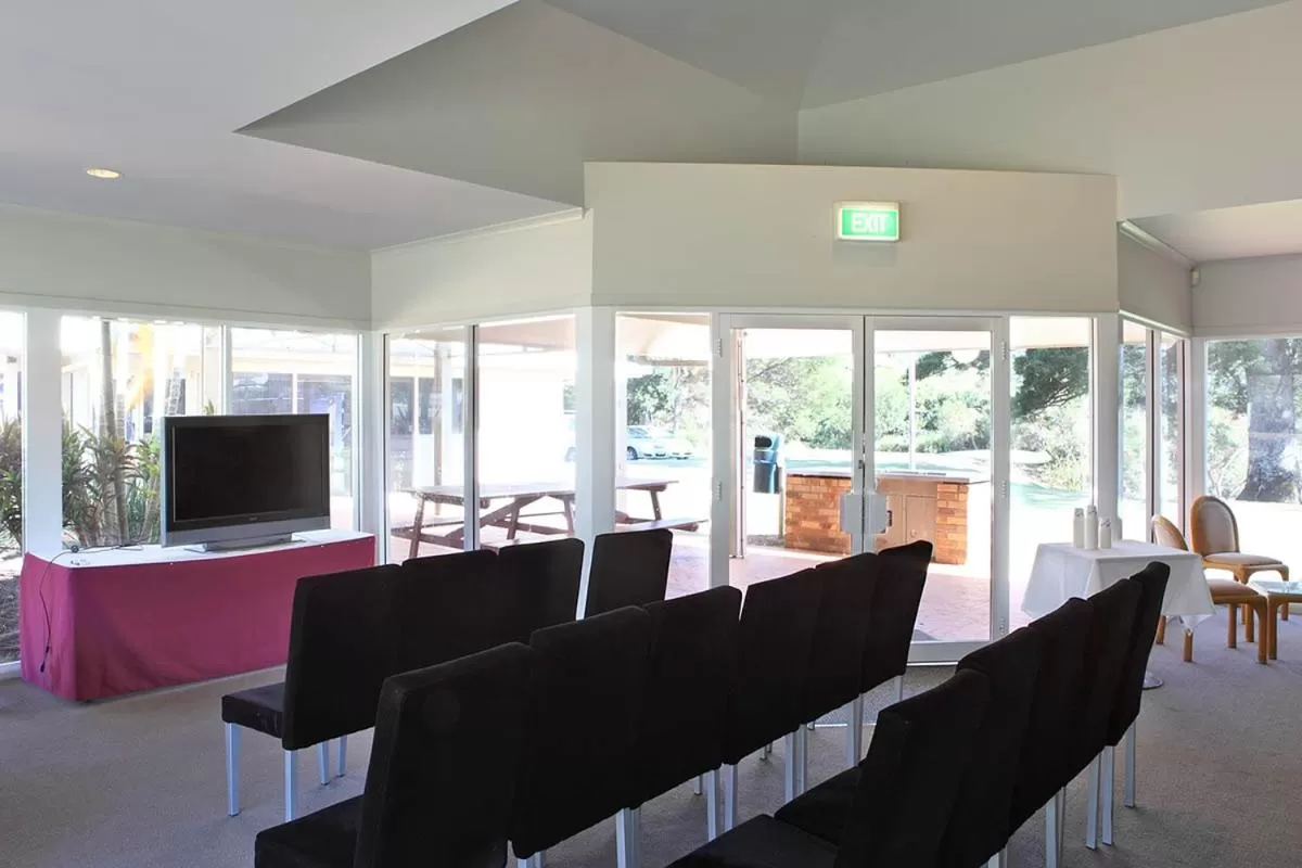 Absolute Beachfront Opal Cove Resort