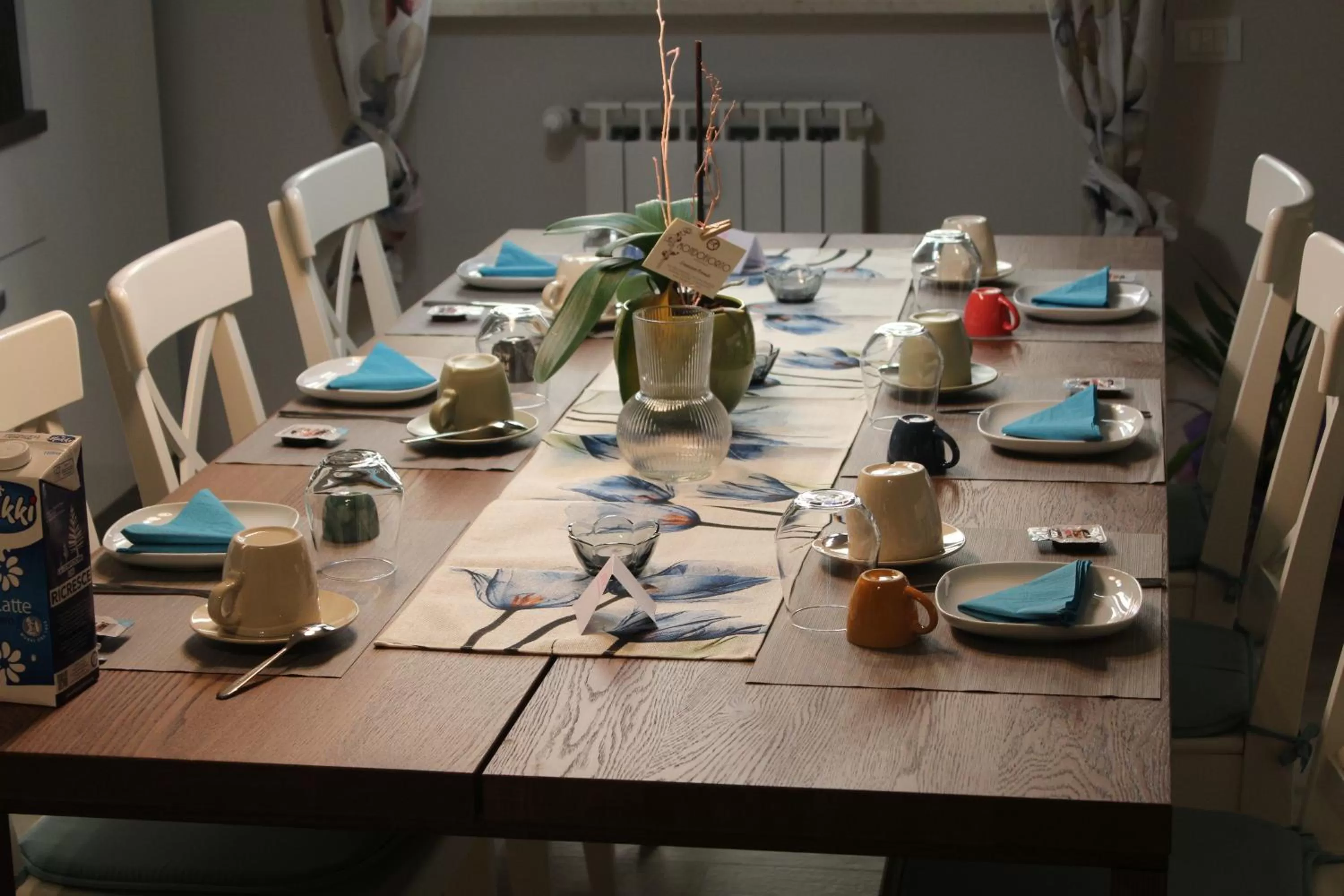 Dining area in Aurora BnB