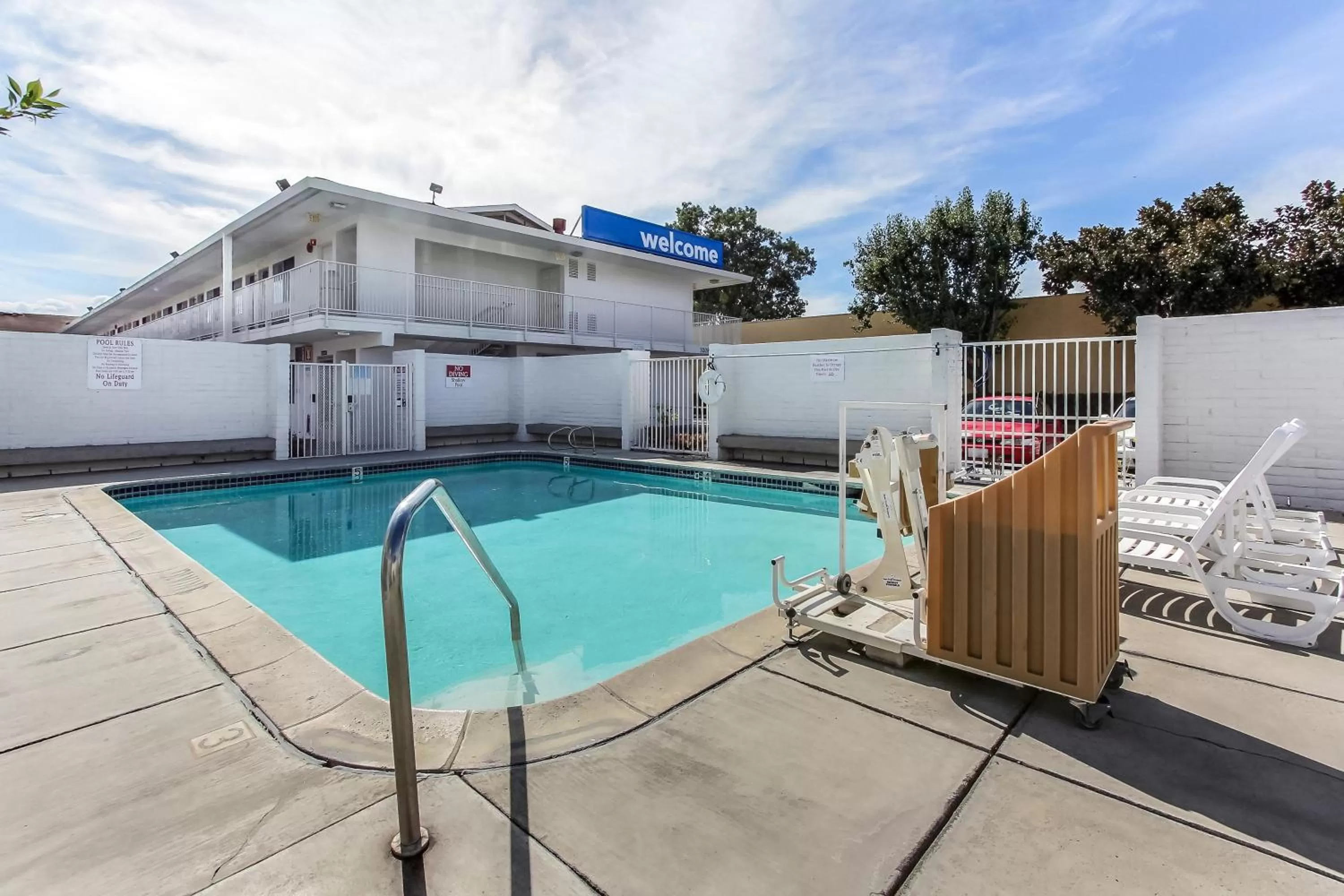 Swimming pool in Motel 6-Santa Clara, CA
