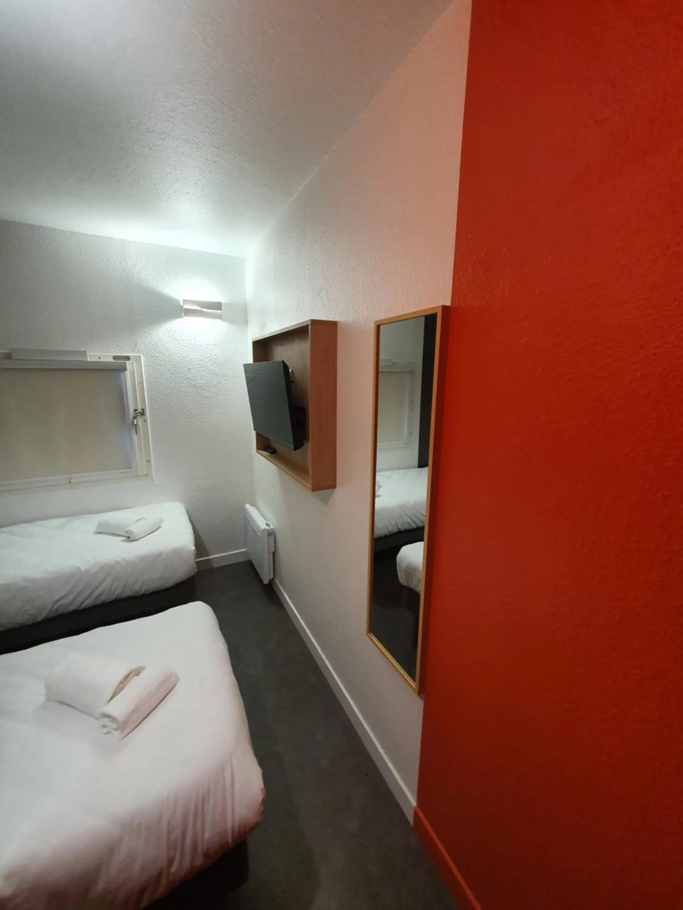 Bedroom, Bed in Kyriad Direct Orleans - Olivet - La Source