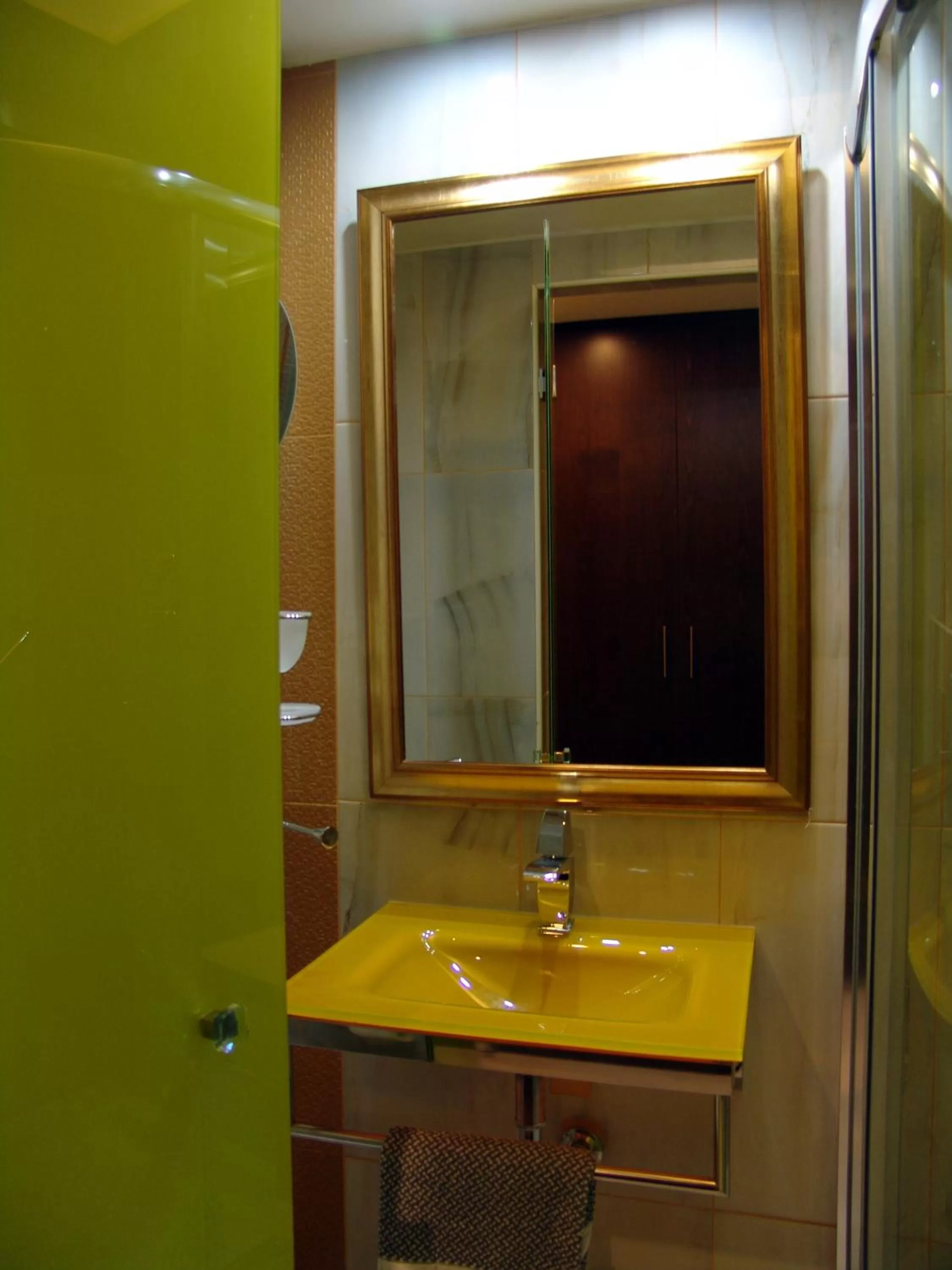 Bathroom in Ellinis Hotel