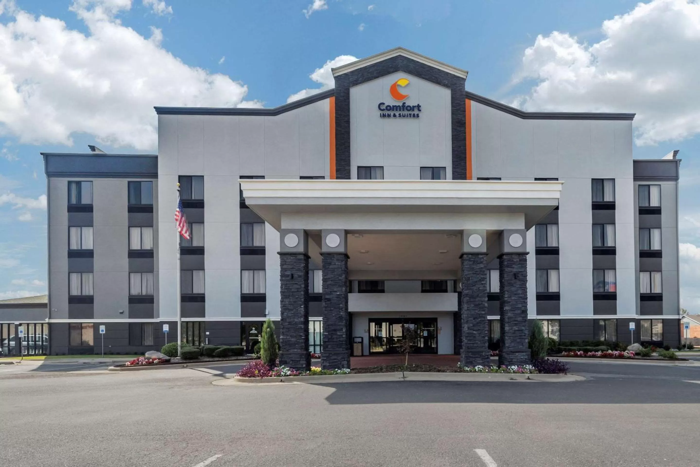 Property Building in Comfort Inn and Suites Quail Springs