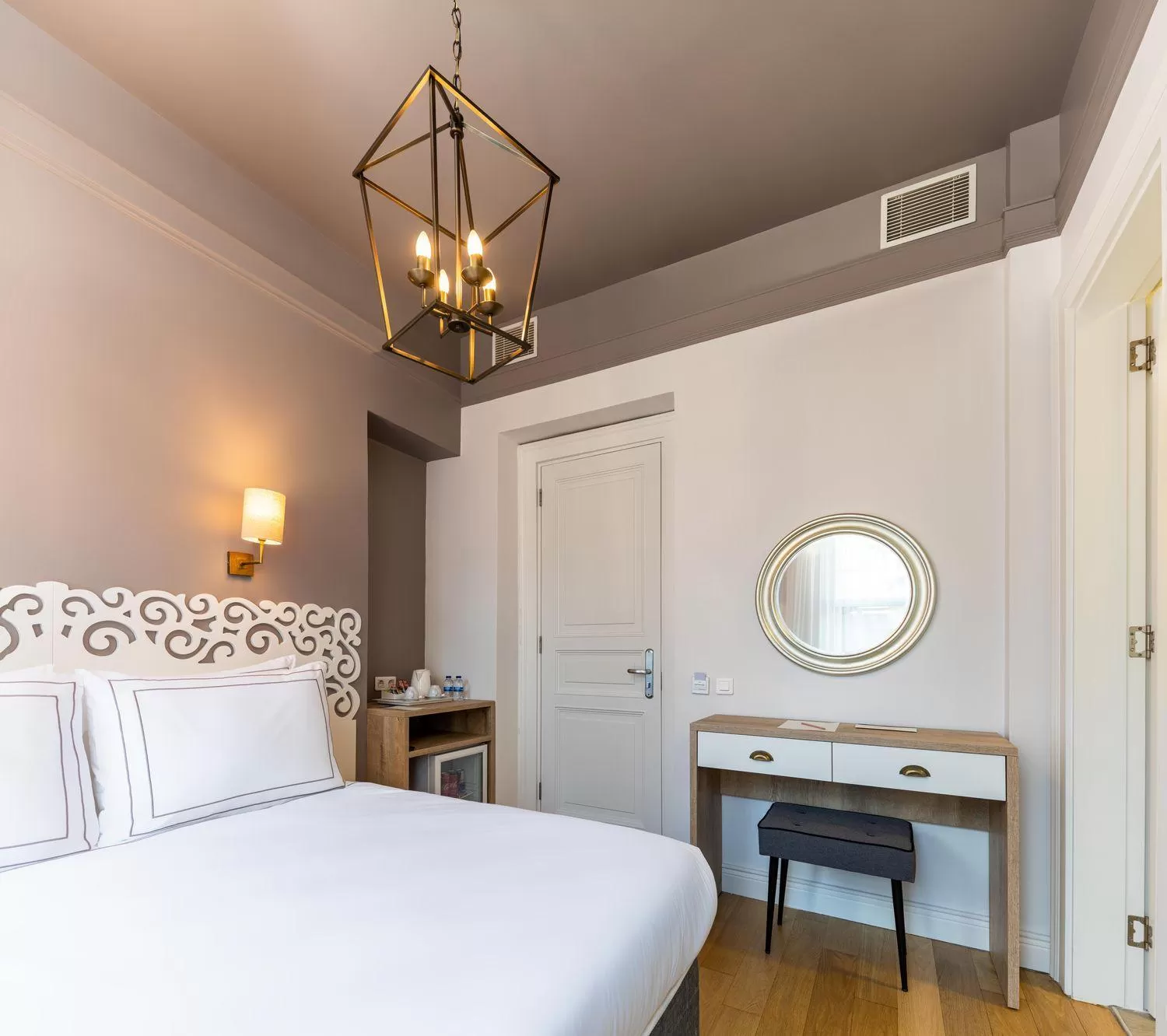 Photo of the whole room, Bed in Petros Hotel