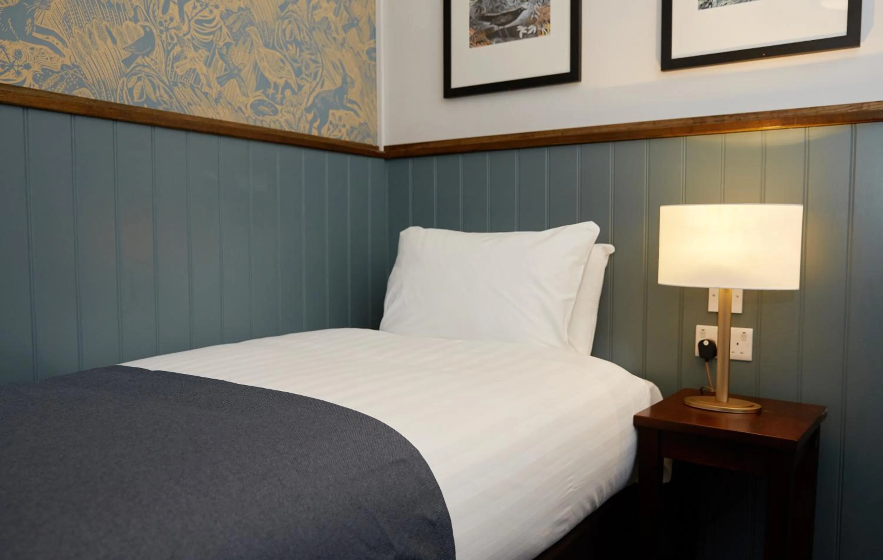 Bed in Kings Head by Chef & Brewer Collection