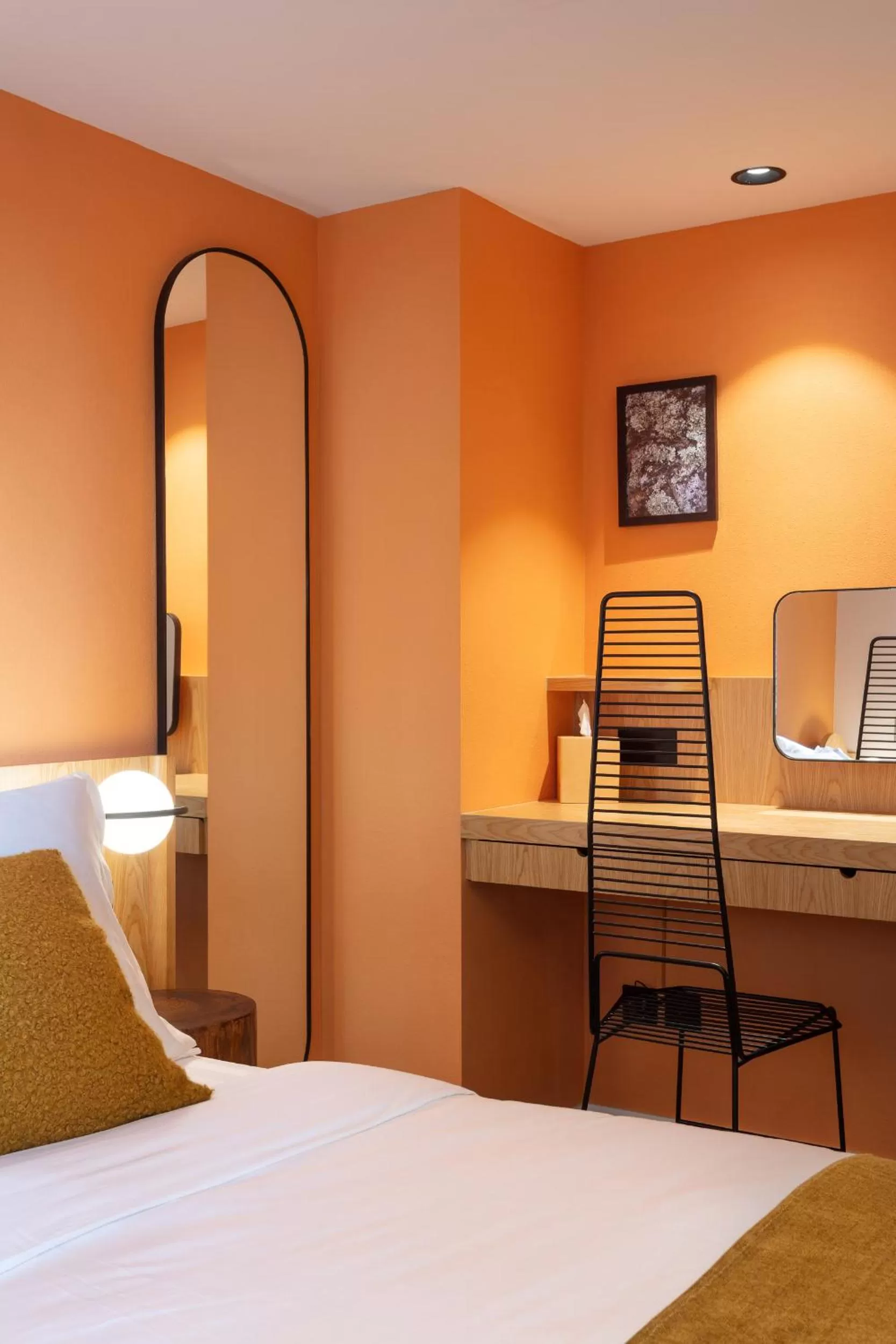 Photo of the whole room, Bed in the Figo