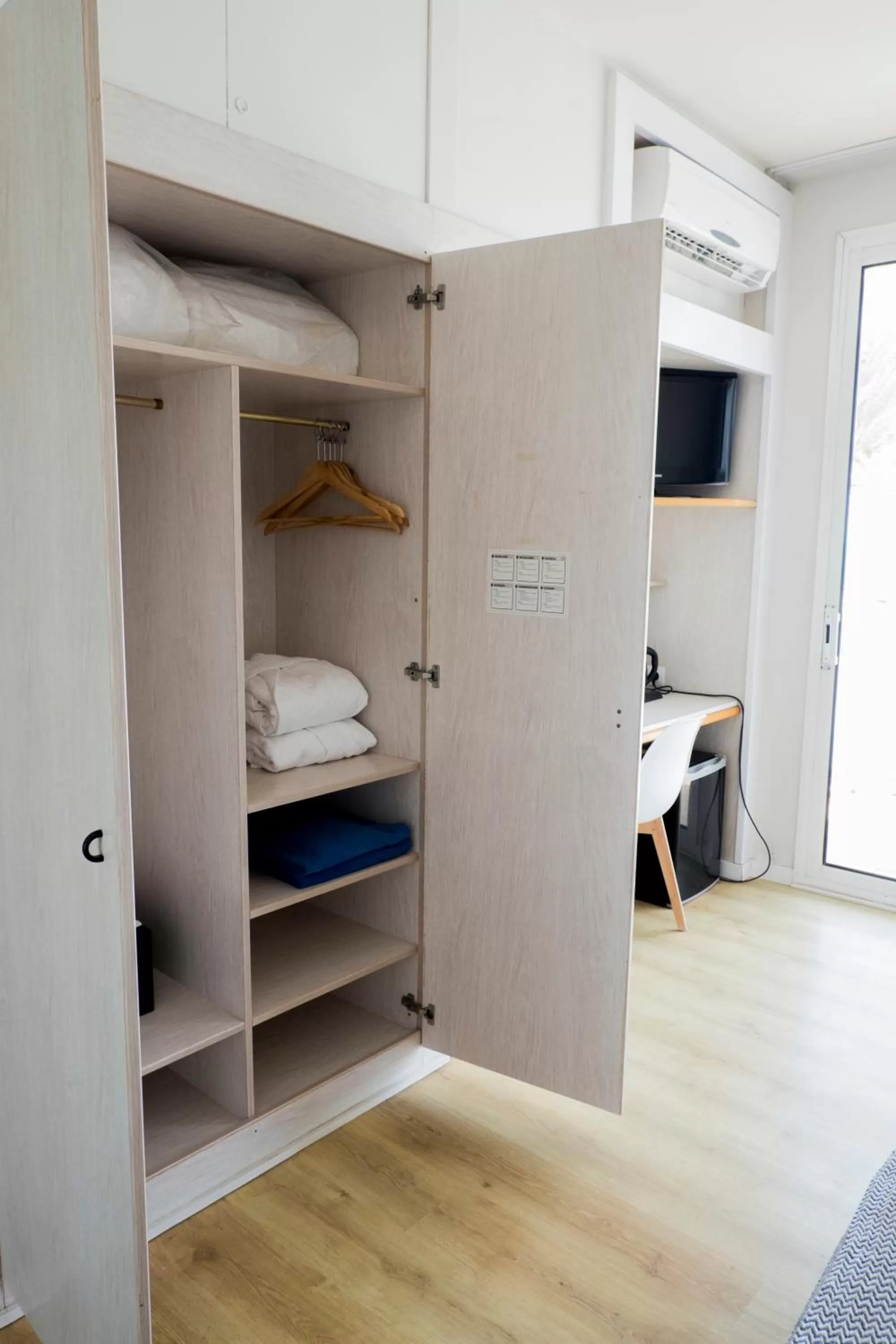 wardrobe, Bed in Hotel Subur Maritim
