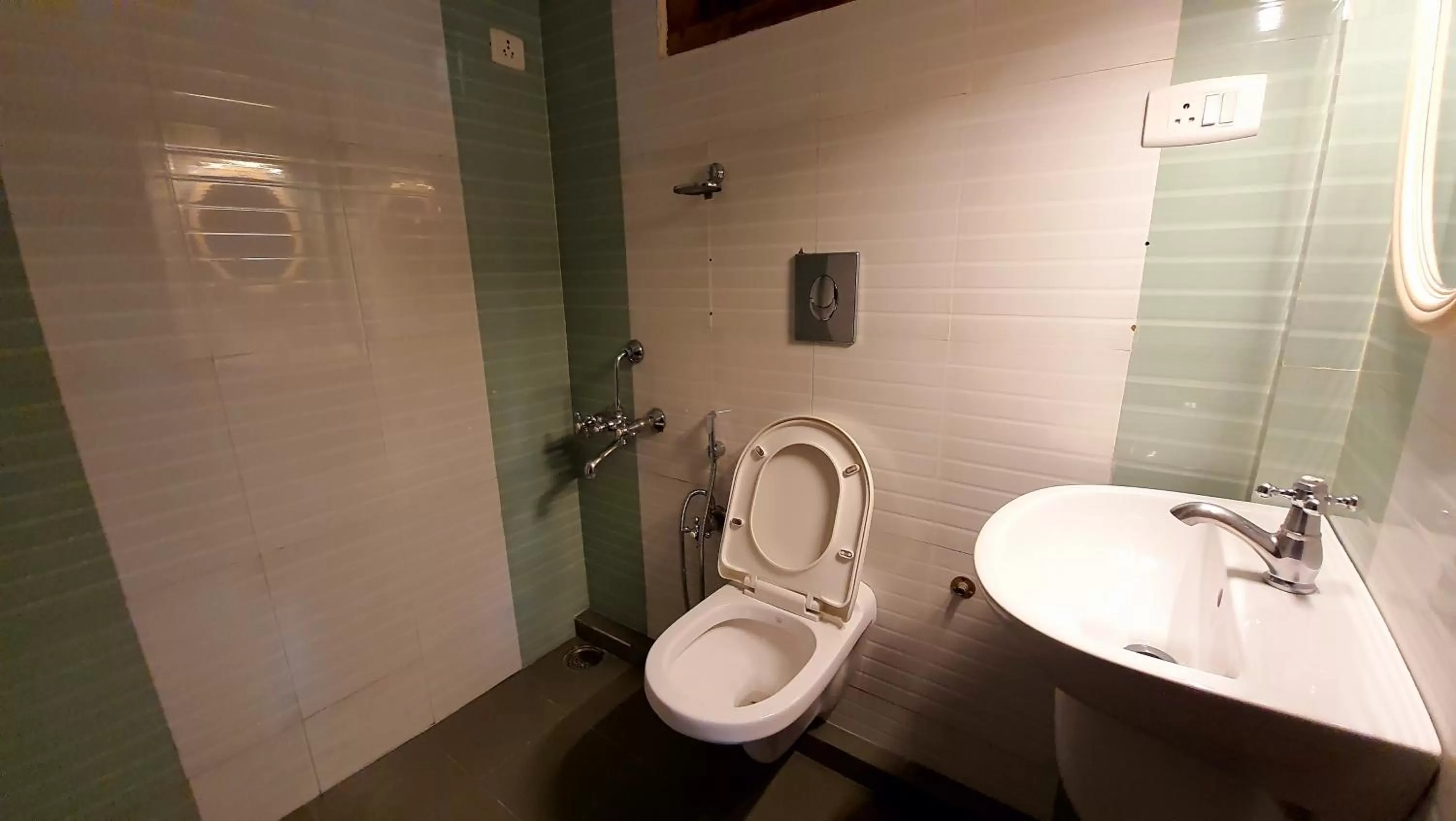 Bathroom in Avadale Masinagudi - Stag Groups Not Allowed