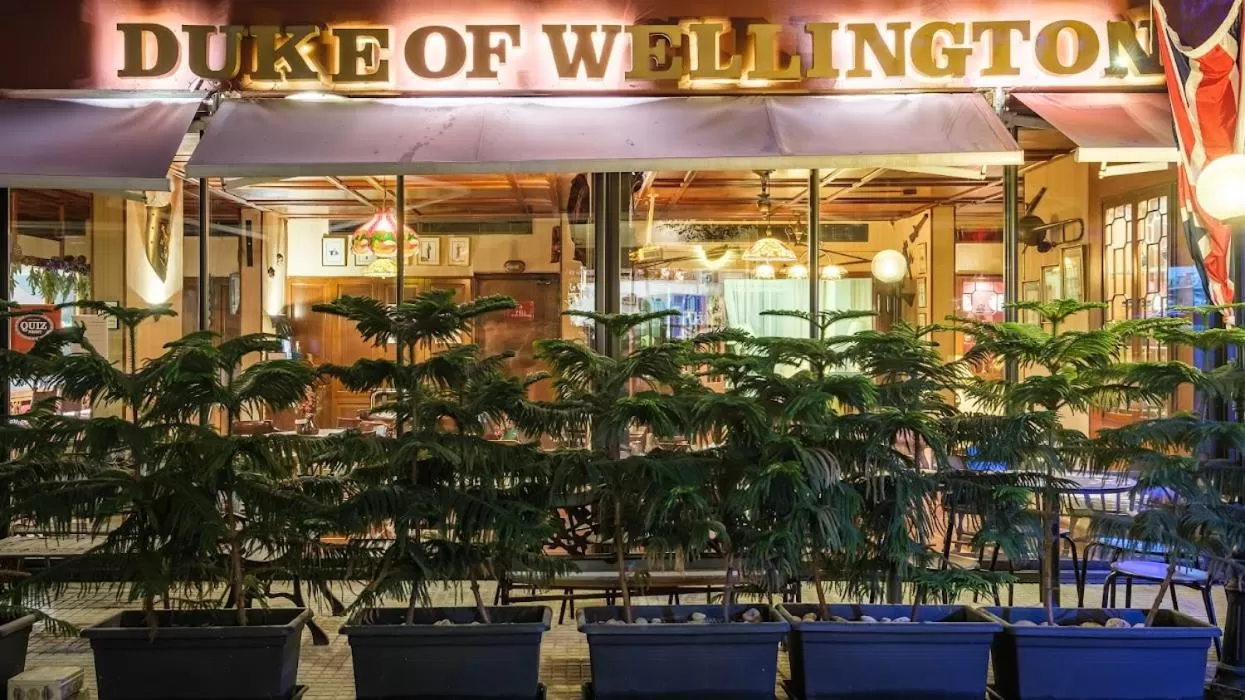 Restaurant/places to eat in The Mayflower Hotel