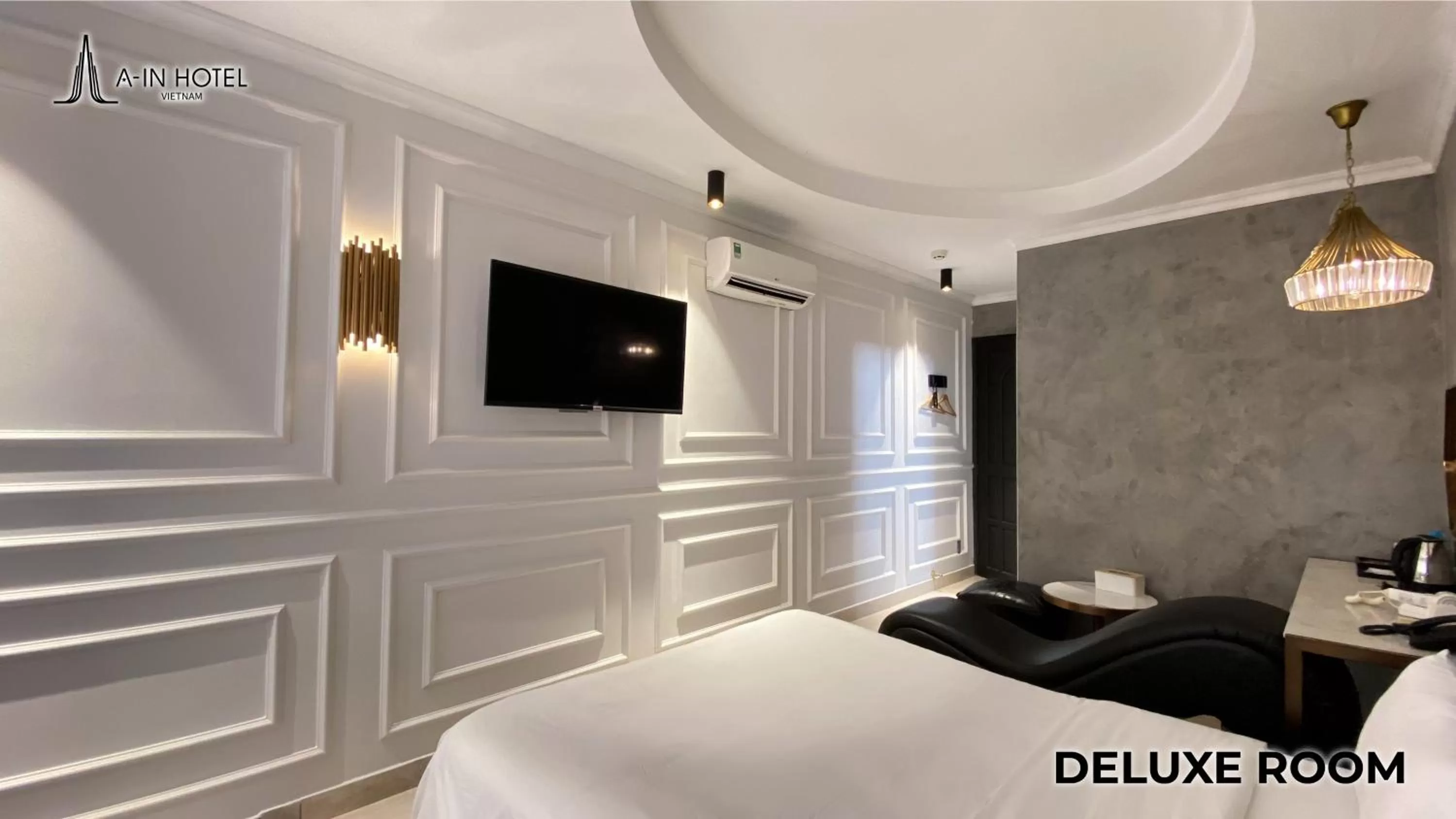 Photo of the whole room, Bed in A In Hotel Del Luna