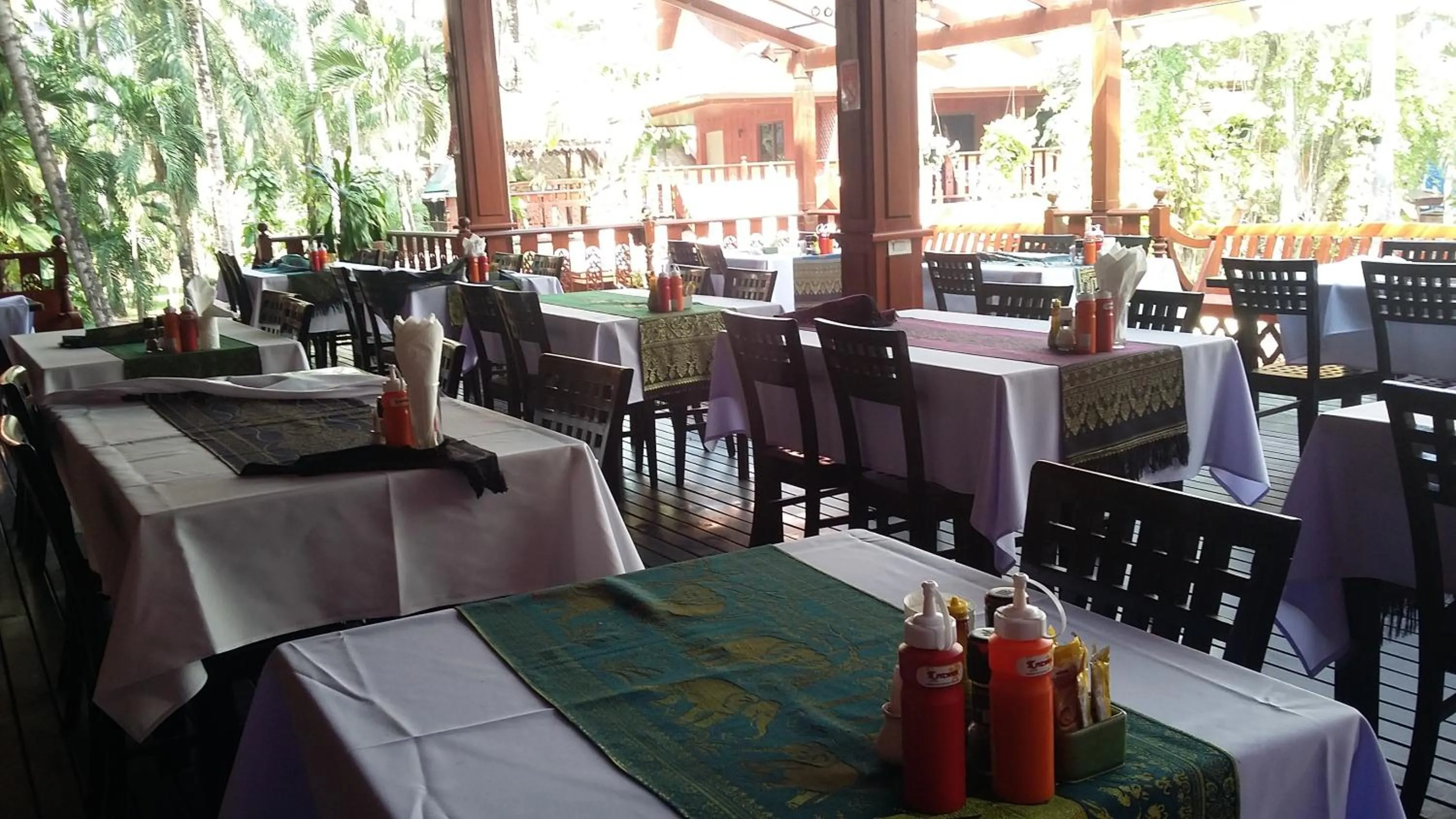 Restaurant/places to eat in Royal Phawadee Village Patong - 2 Minutes walk to the beach