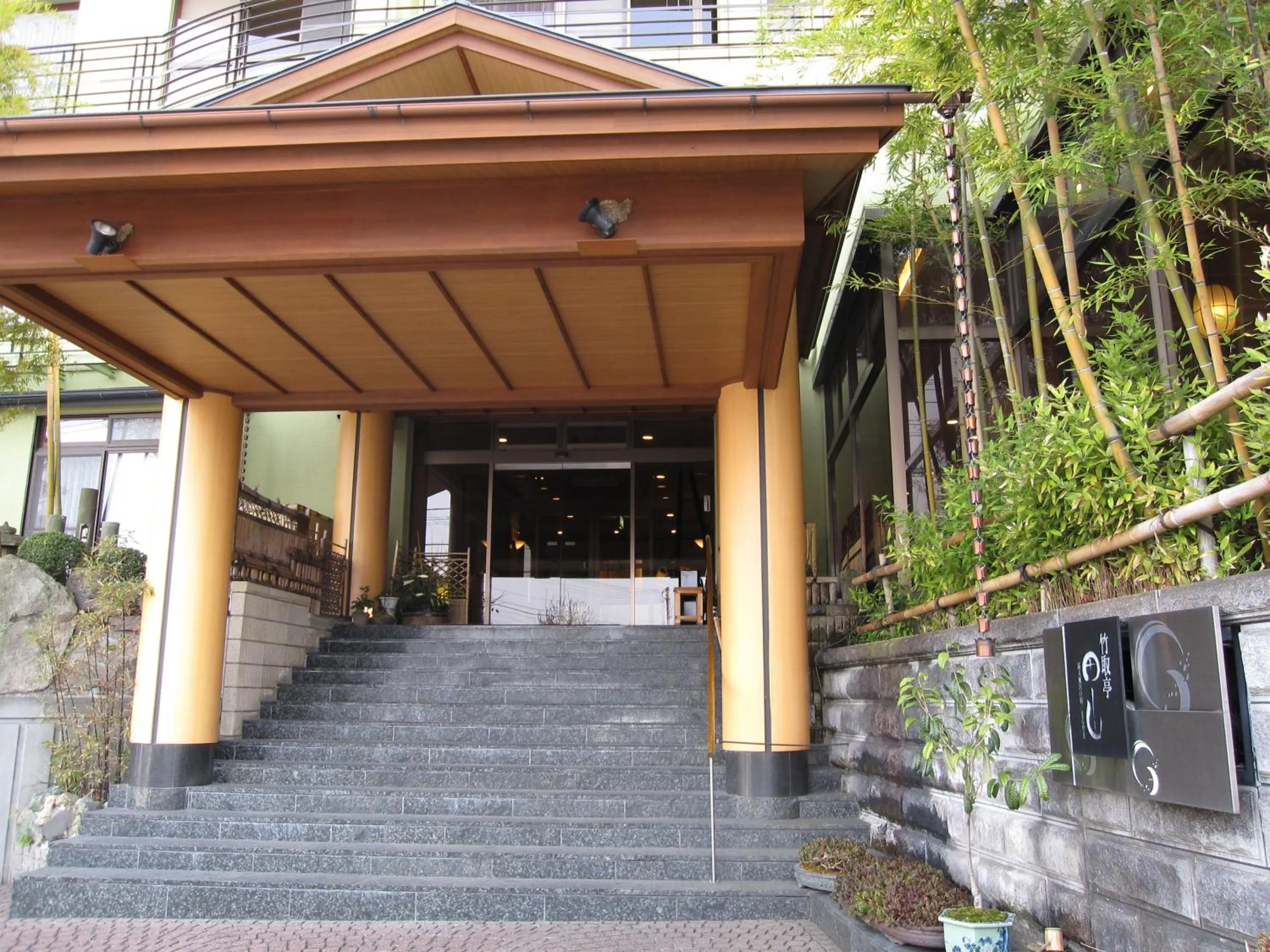 Facade/entrance in Arima Onsen Taketoritei Maruyama