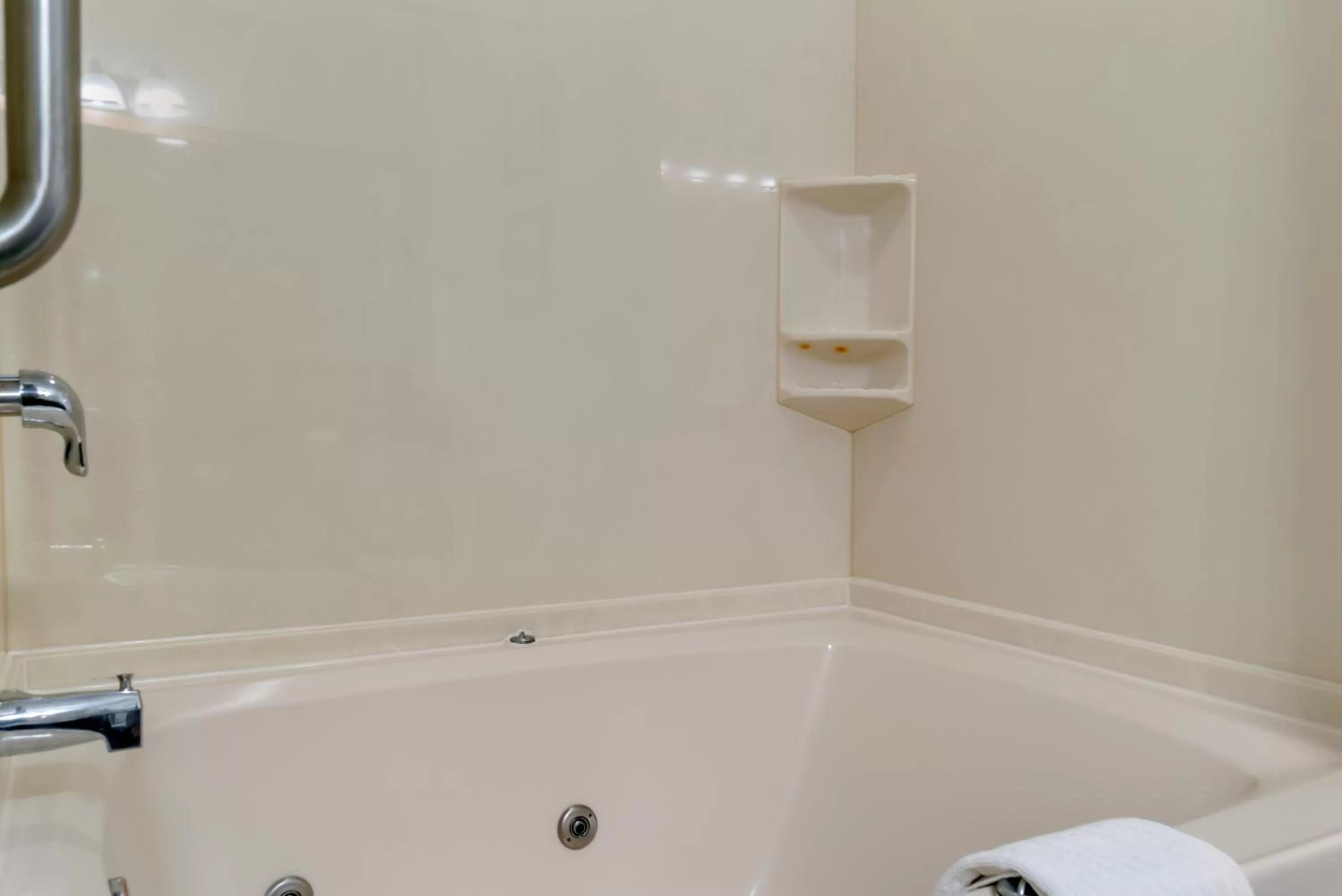 Hot Tub in Comfort Inn East Oregon - Toledo