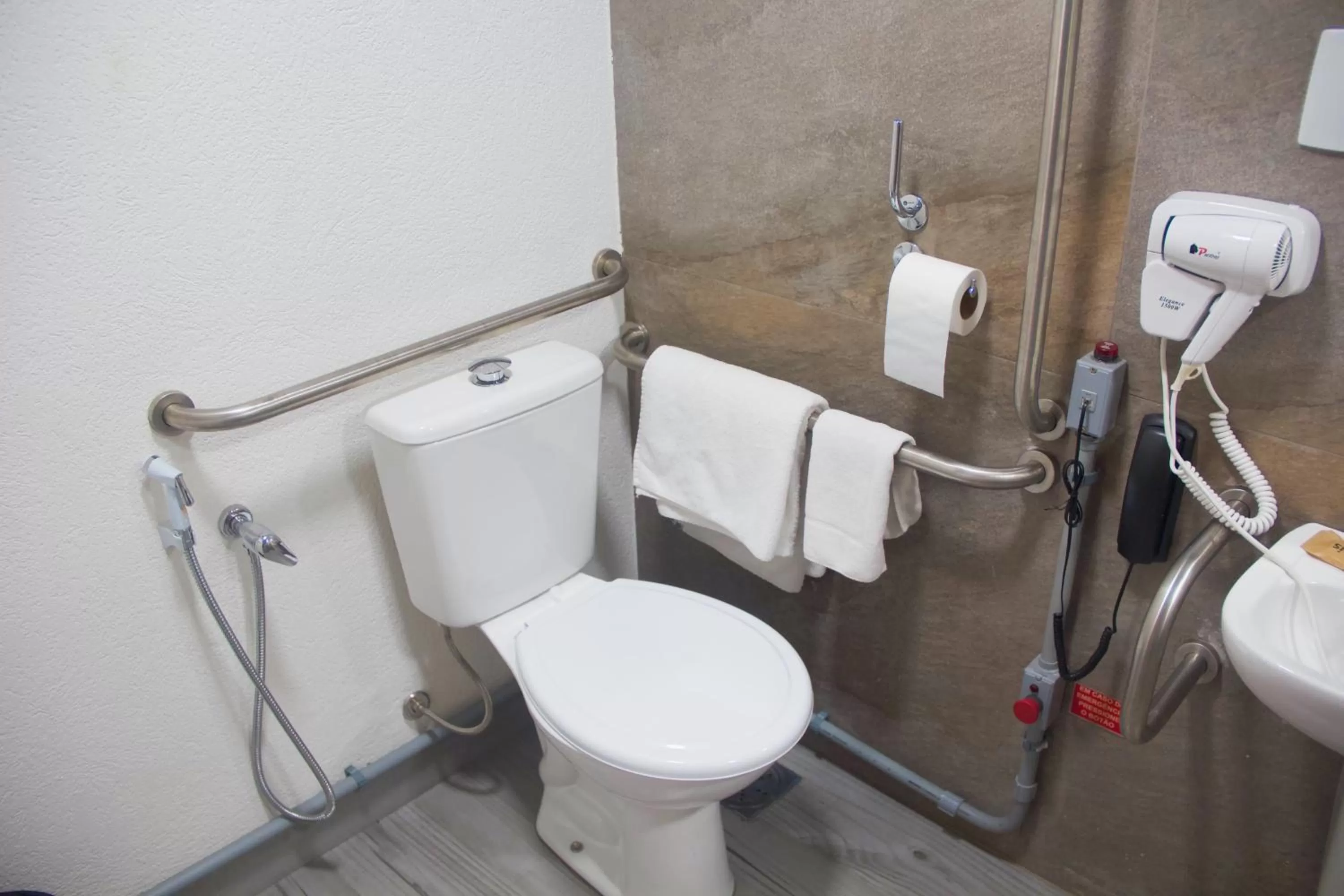 Bathroom in Íbis Styles Itaúna