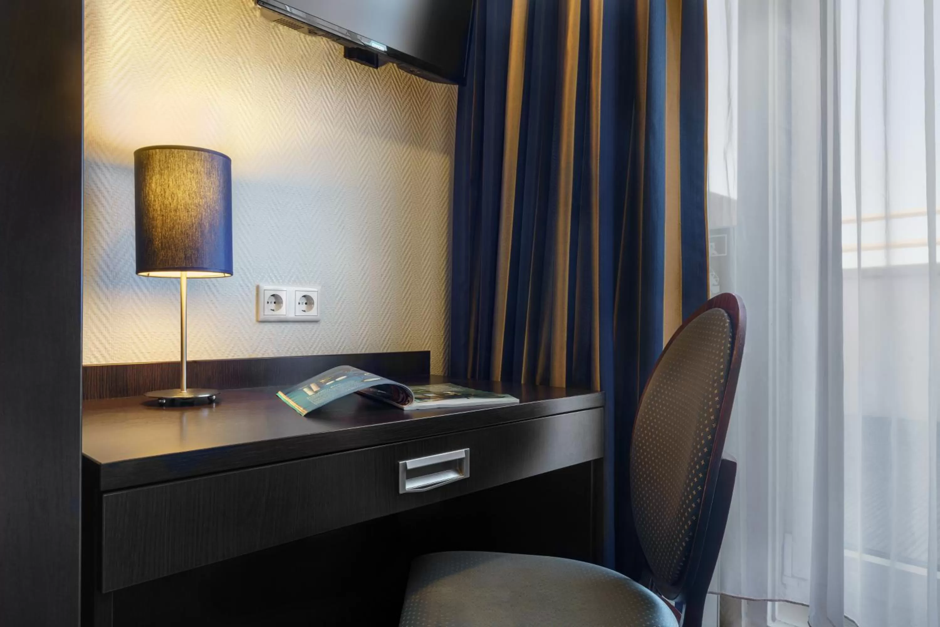 Photo of the whole room in Hotel Continental Hamburg Hauptbahnhof