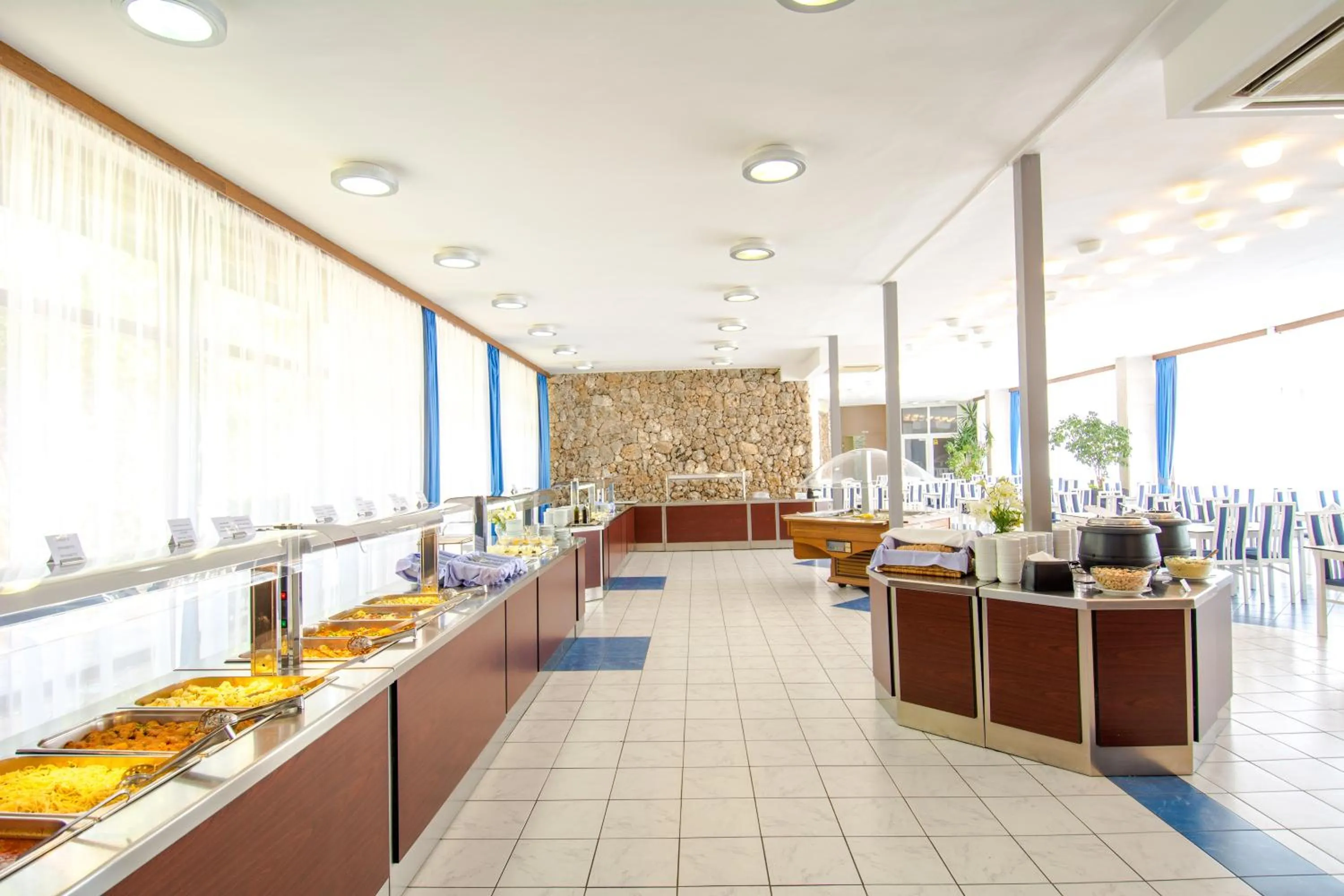 Restaurant/places to eat in Sagitta All inclusive light