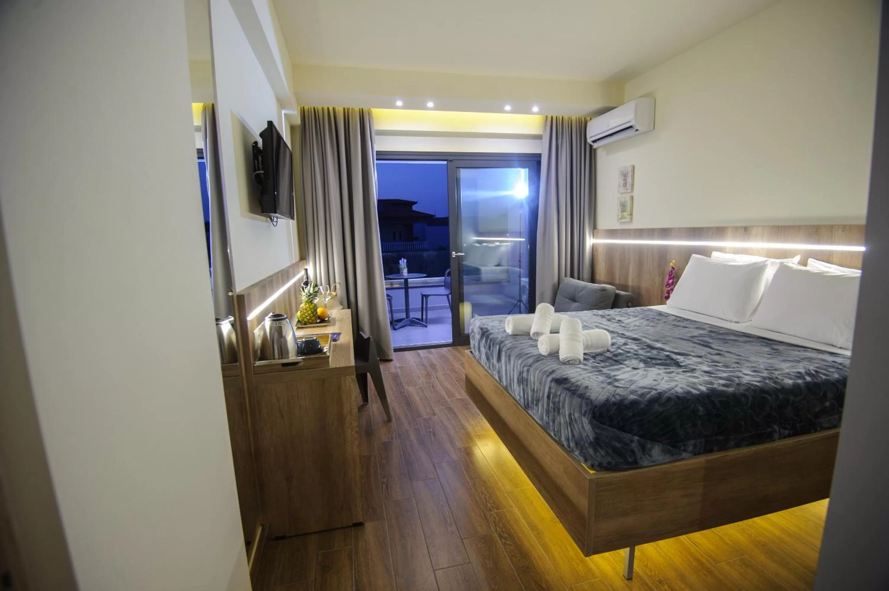 Bed in Hotel Yakinthos